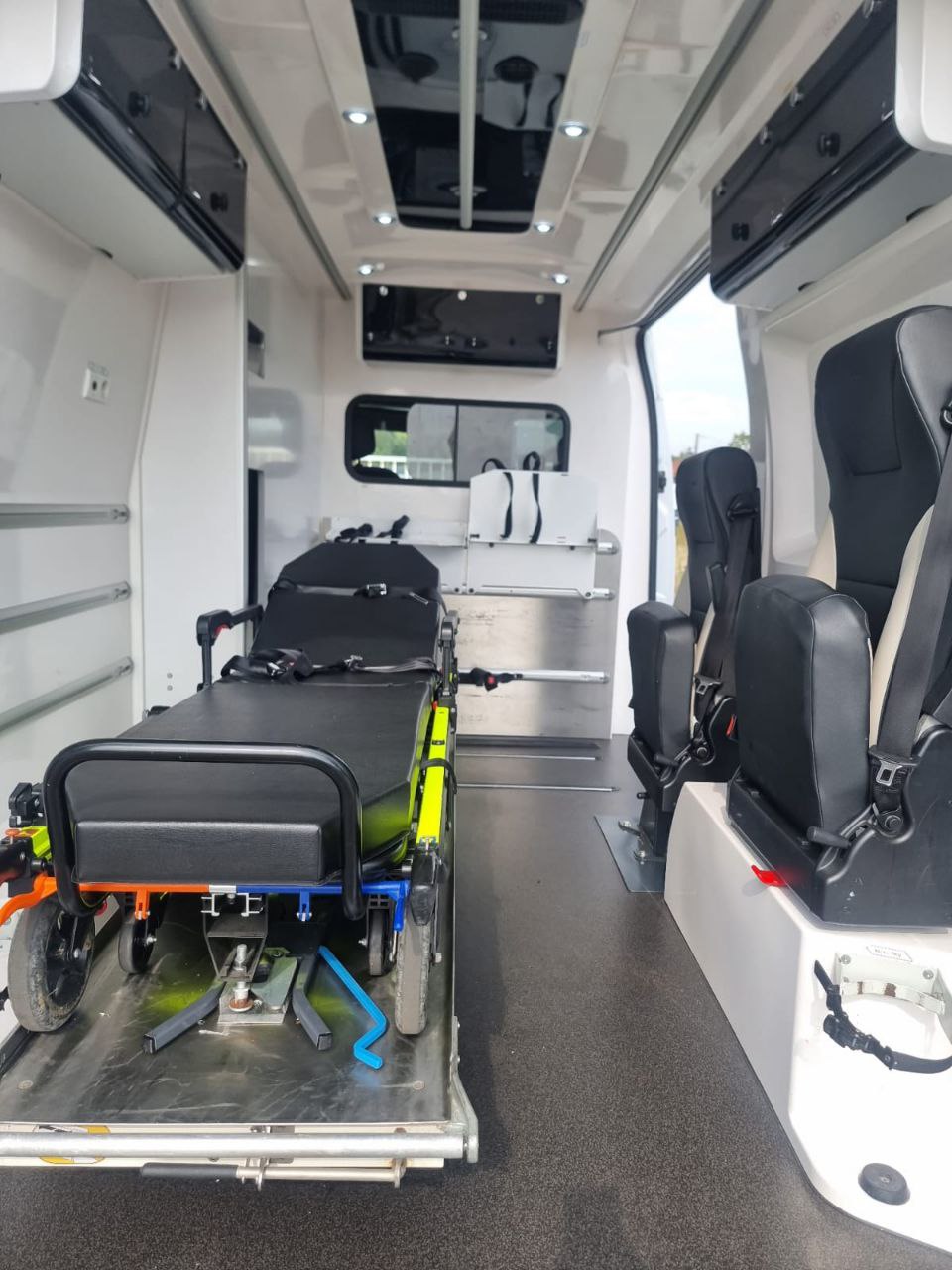 Фото Перевезення хворих по Україні та по Європі 5