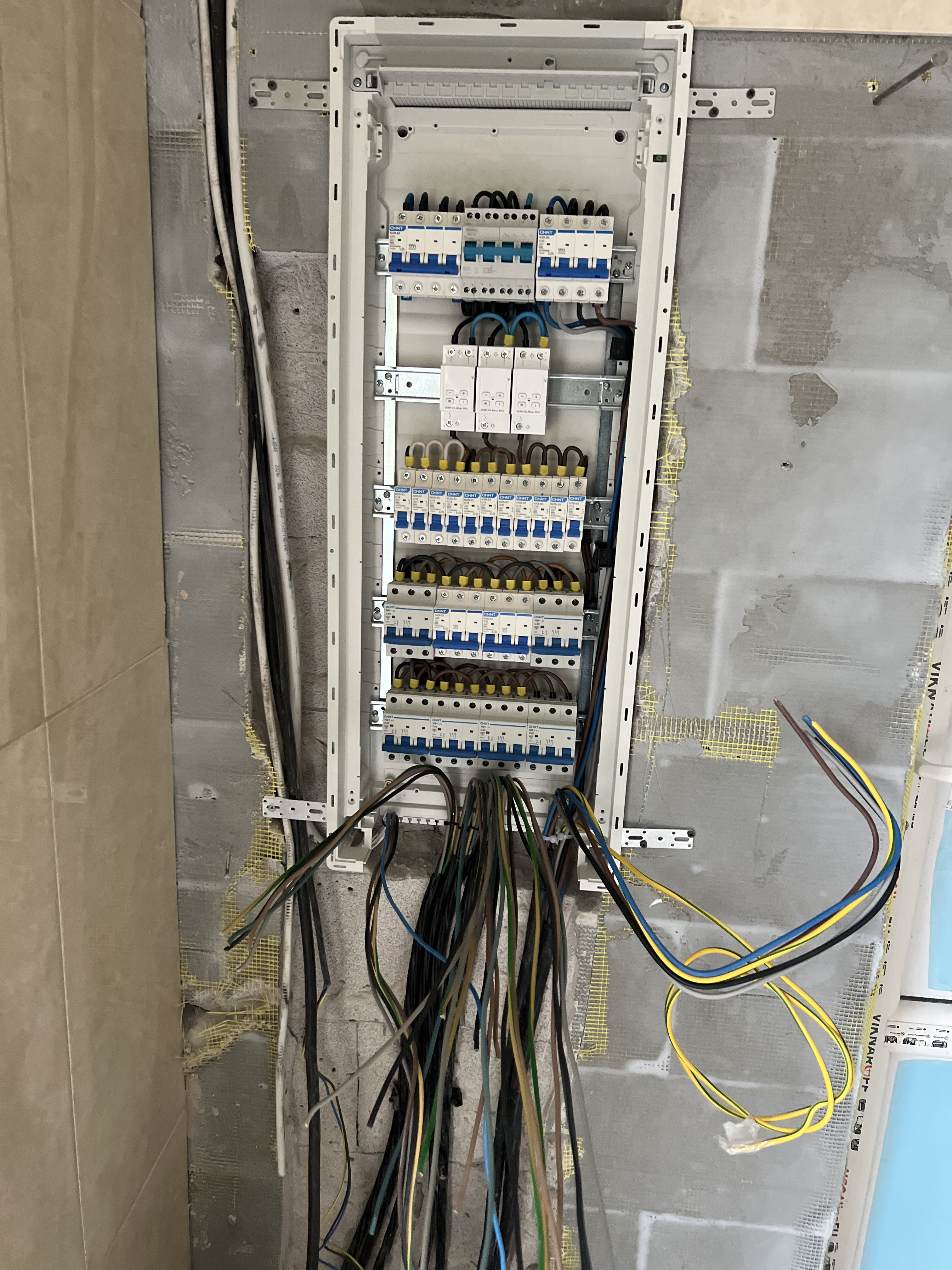 Фото Монтаж зібраного електрощита під ключ

🔌 Безпечне та акуратне встановлення вашого готового щита
📐 Перевірка відповідності проєкту та маркування ліній
⚙️ Коректне підключення ввідного кабелю, шин заземлення й нульової
🛠 Тестування автоматів і УЗО, замір опору контуру захисного заземлення
🏠 Квартири, приватні будинки, офіси, виробничі приміщення — будь‑яка складність
⏱ Працюю оперативно, без «сюрпризів» у кошторисі
📞 Telegram / Viber / WhatsApp: 