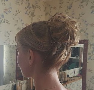 Фото Прическа на выпускной 1