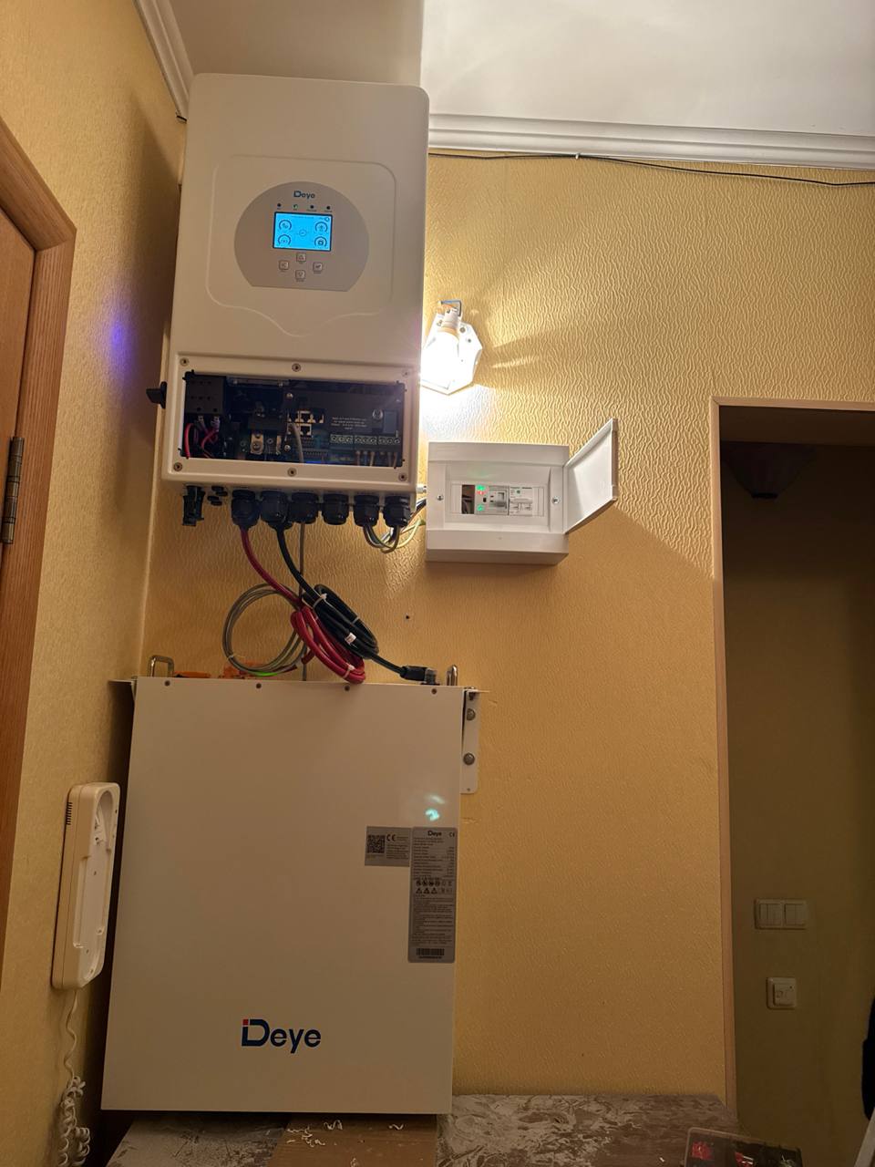 Фото Повний комплекс встановлення інвертора та батареї 