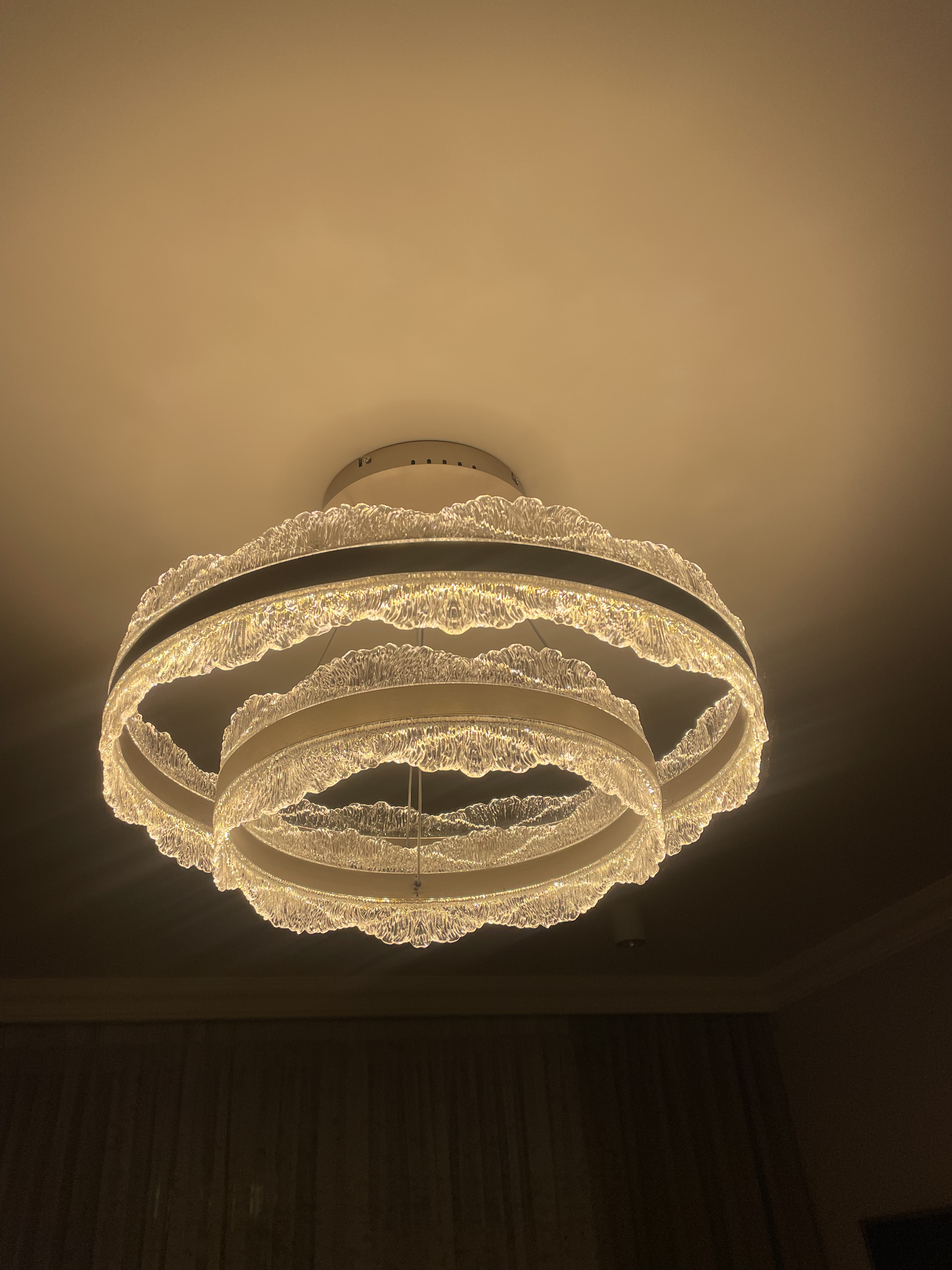 Фото Монтаж люстри 