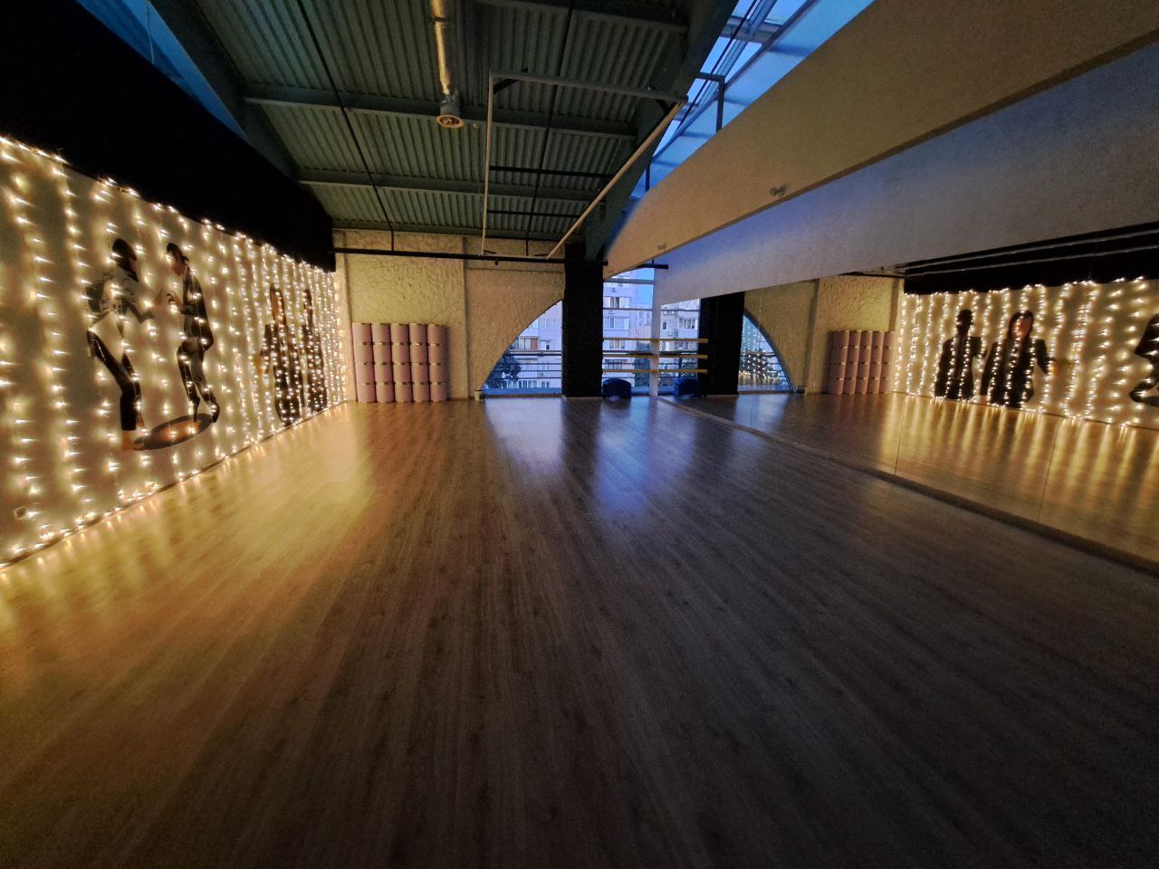 Фото Монтаж/демонтаж зеркал, люстры, свет, LED, бриагды рабочих 4