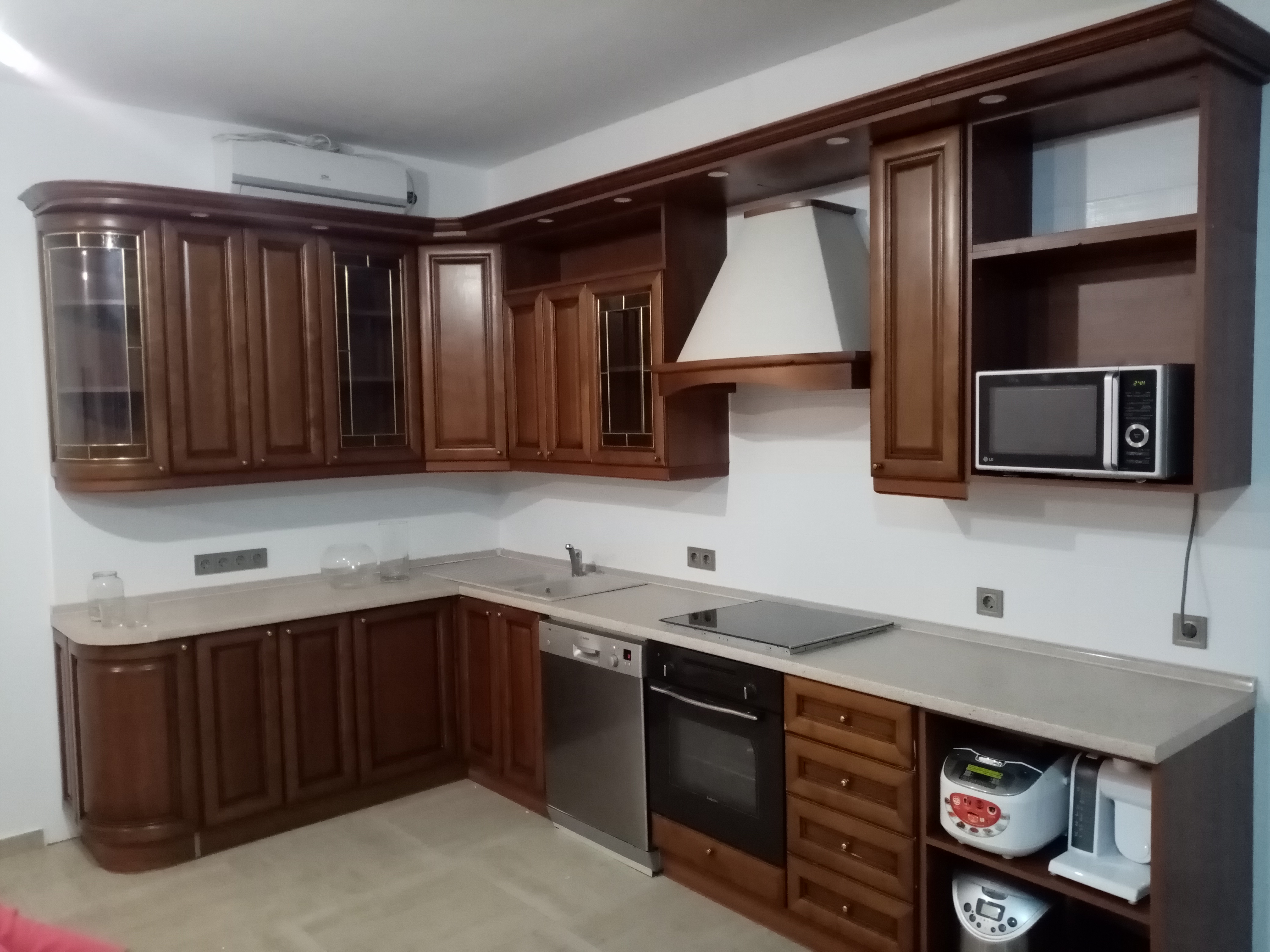 Фото Разборка. Сборка. Замена столешницы по новым размером. Проектирование дополнительно, столешницы, шкафчиков и полок. Подключение електро техники. 