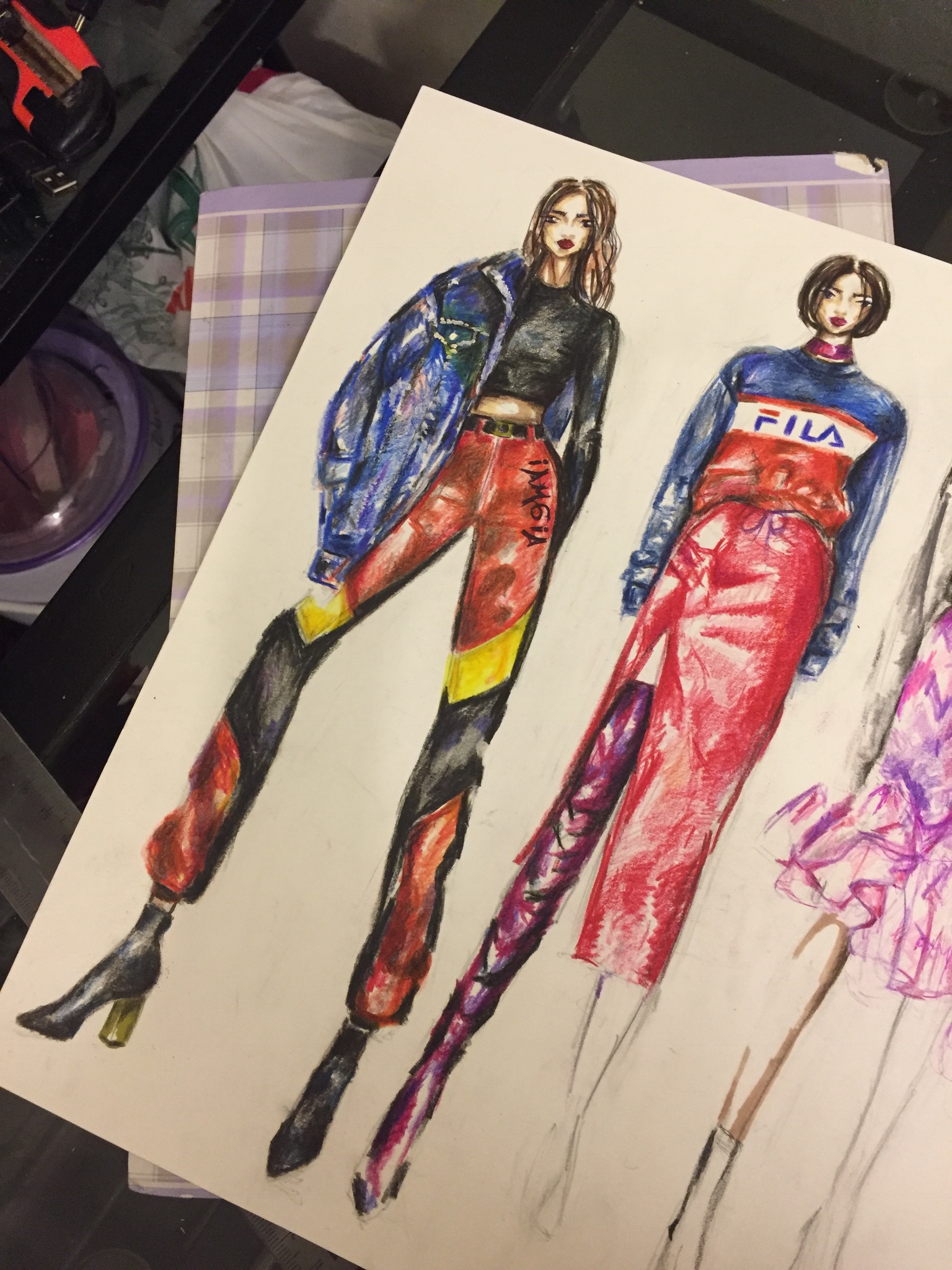 Фото Fashion illustration в процессе. Цветные карандаши 