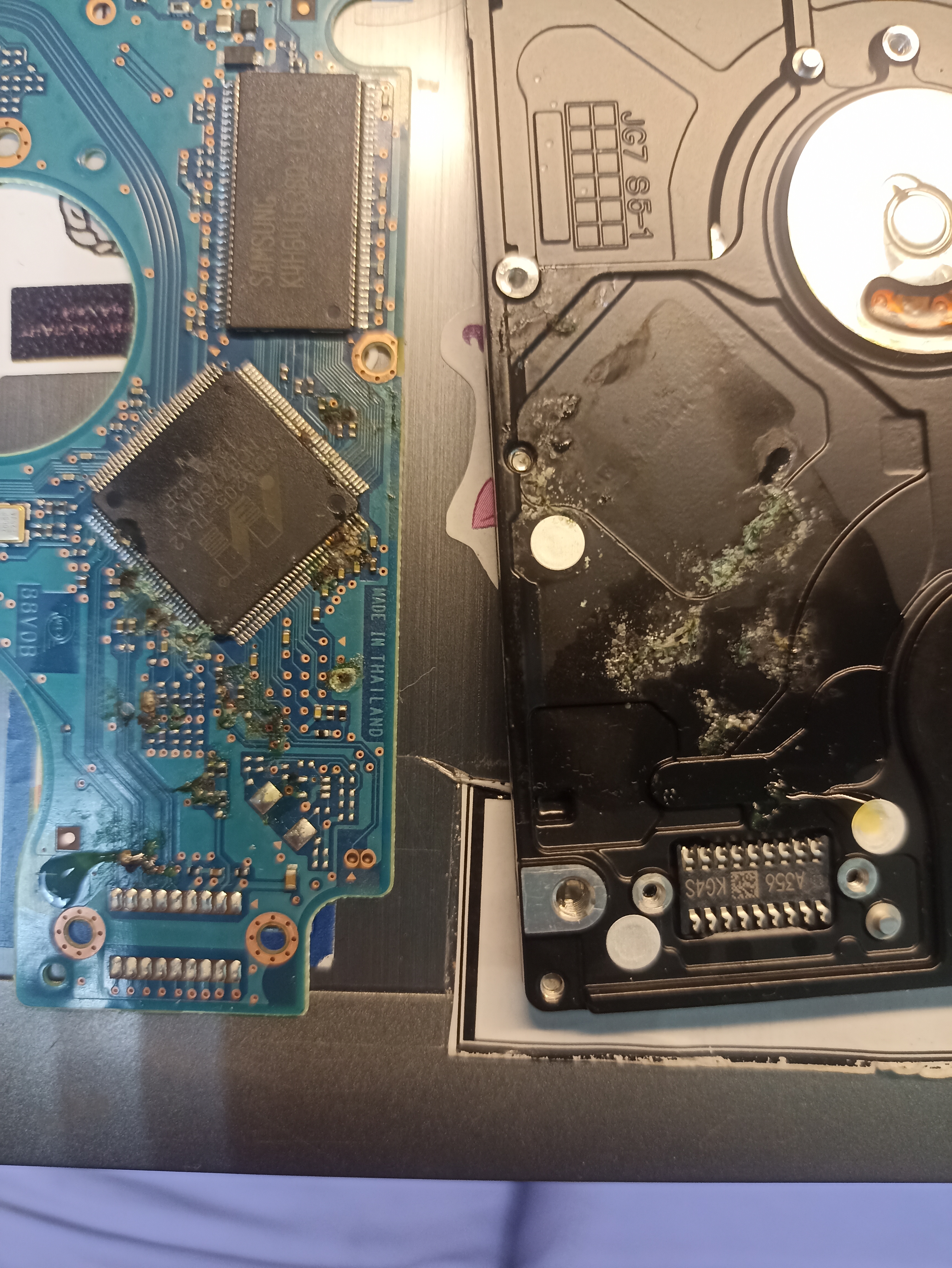 Фото інколи залиття локалізується тільки в районі жорсткого диску. І в такому складному випадку можна допомогти 