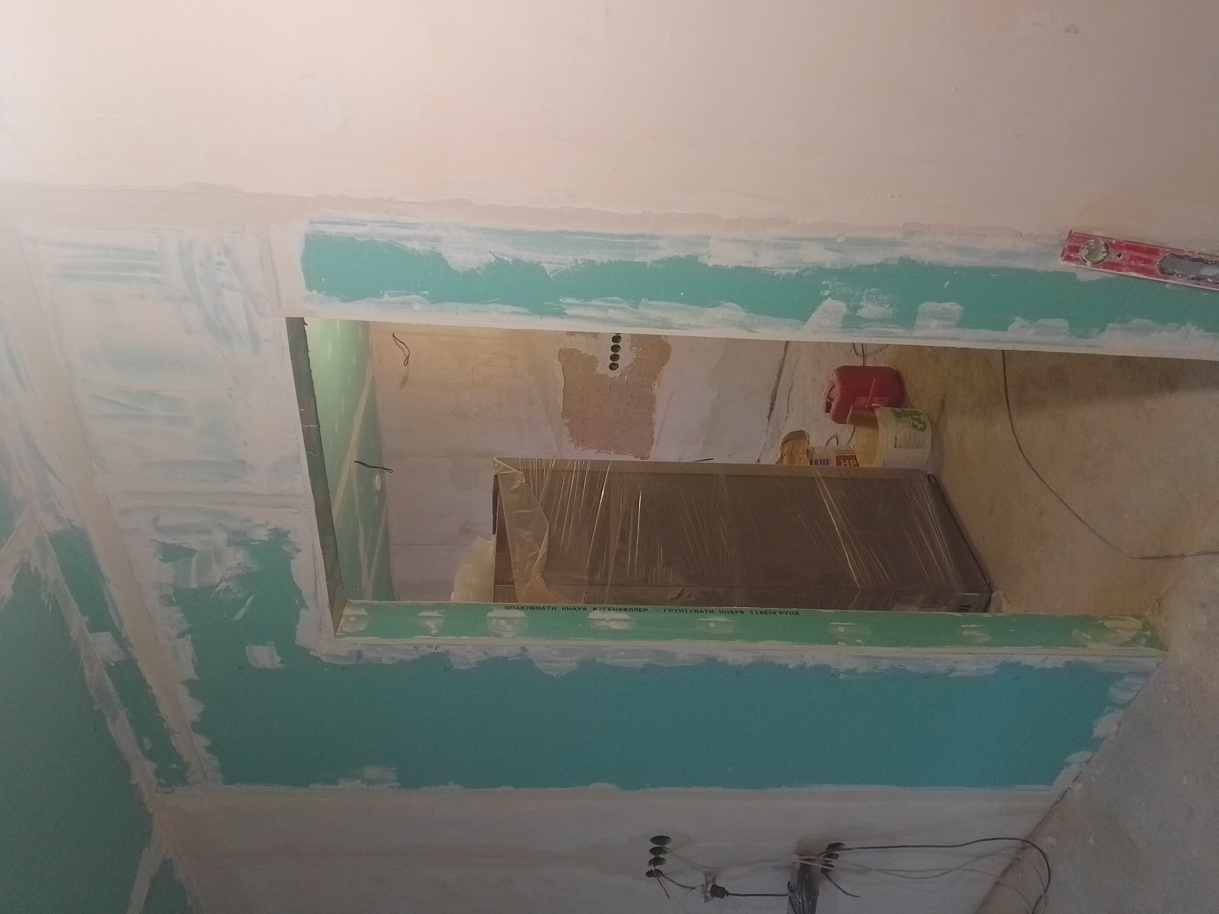 Фото монтаж перегородок з гіпсокартоном з проємом під двері