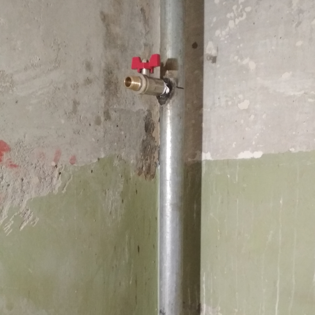 Фото Установка полотенца с врезкой в металлическую трубу. 2