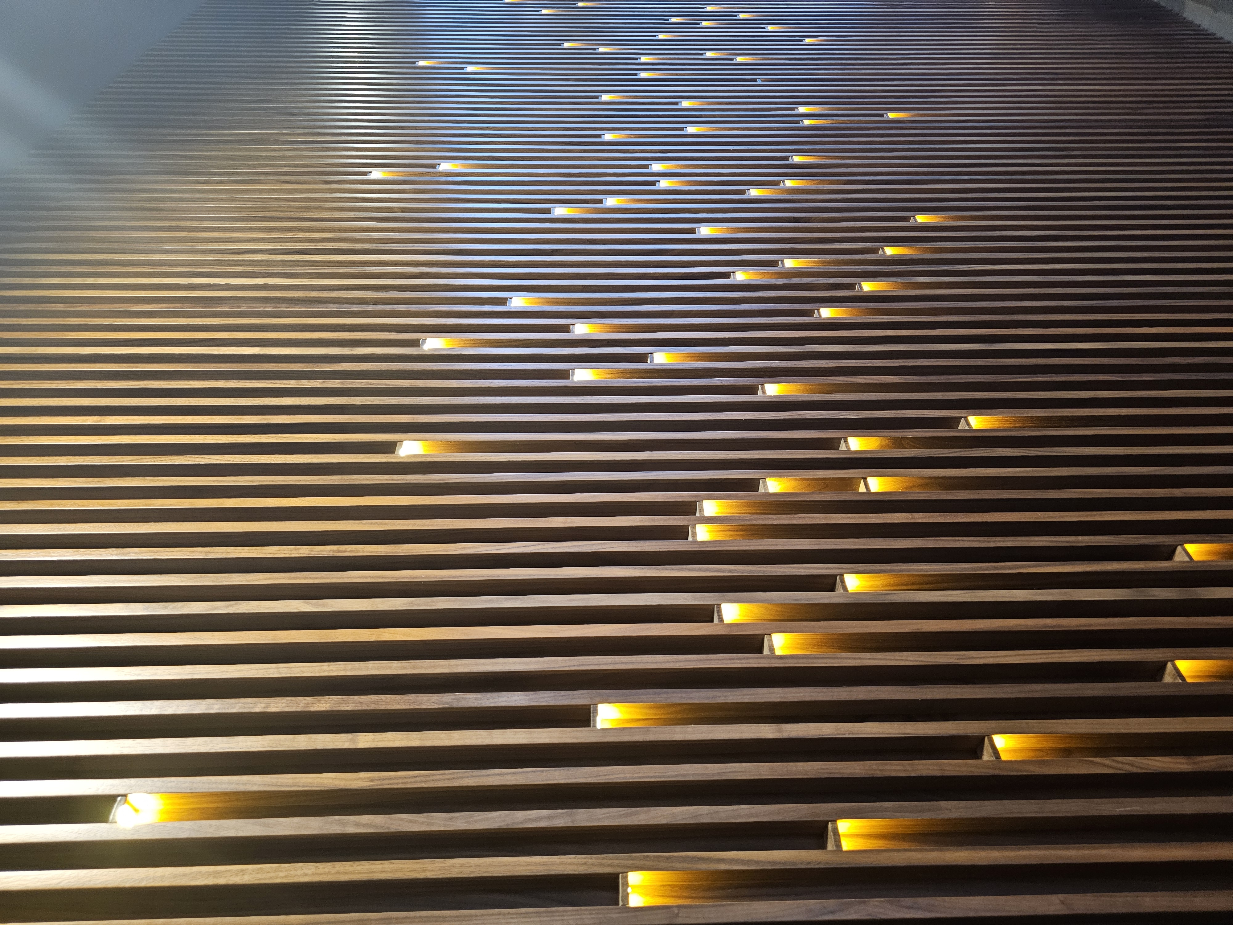 Фото Монтаж підсвіти в шпоні