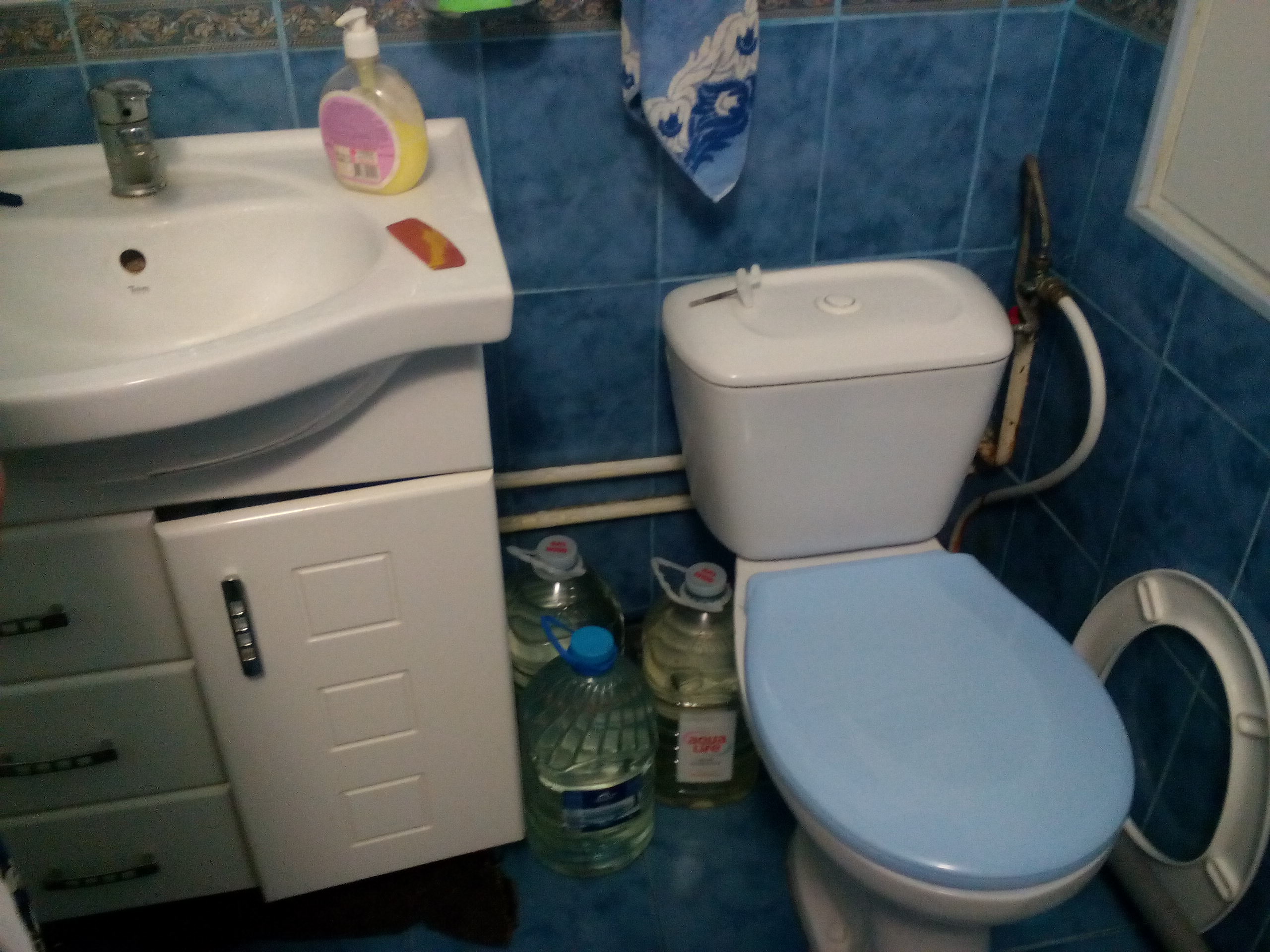 Фото установка тумбочки с раковиной , замена бачка,5часов
