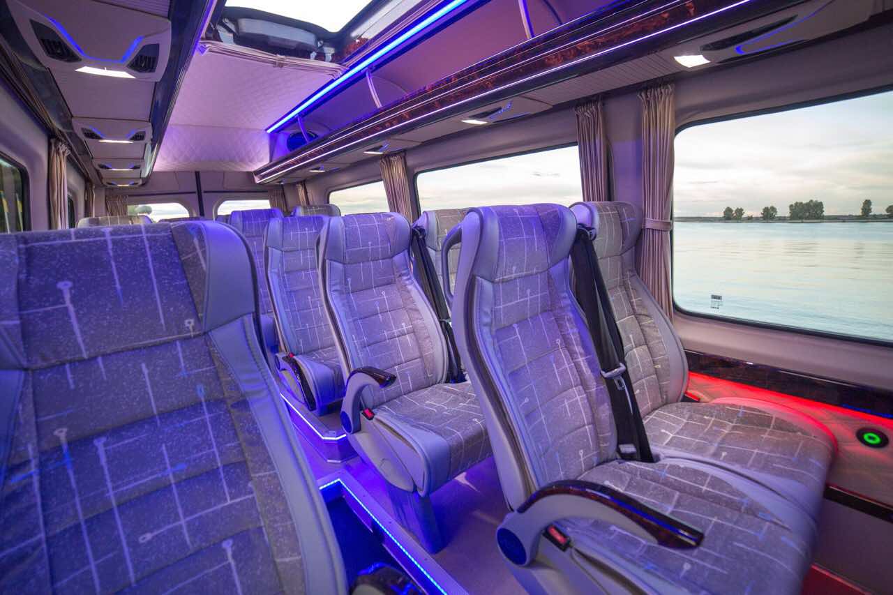 Фото Аренда микроавтобуса Mercedes-Benz Viano, Sprinter 8-22м с водителем Киев 5