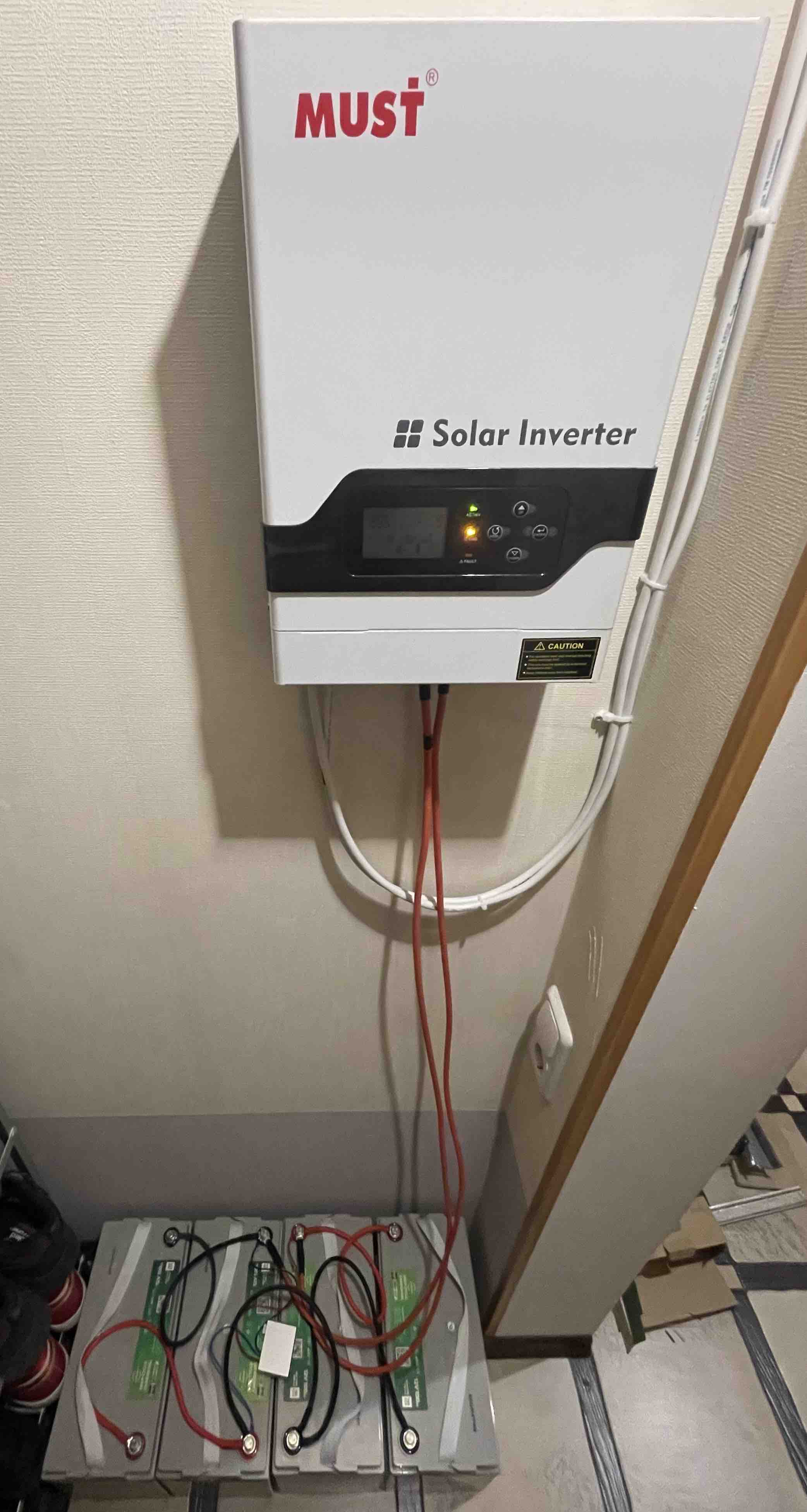 Фото монтаж та підключення інвертора 3,2кВт.
24v 200Ah