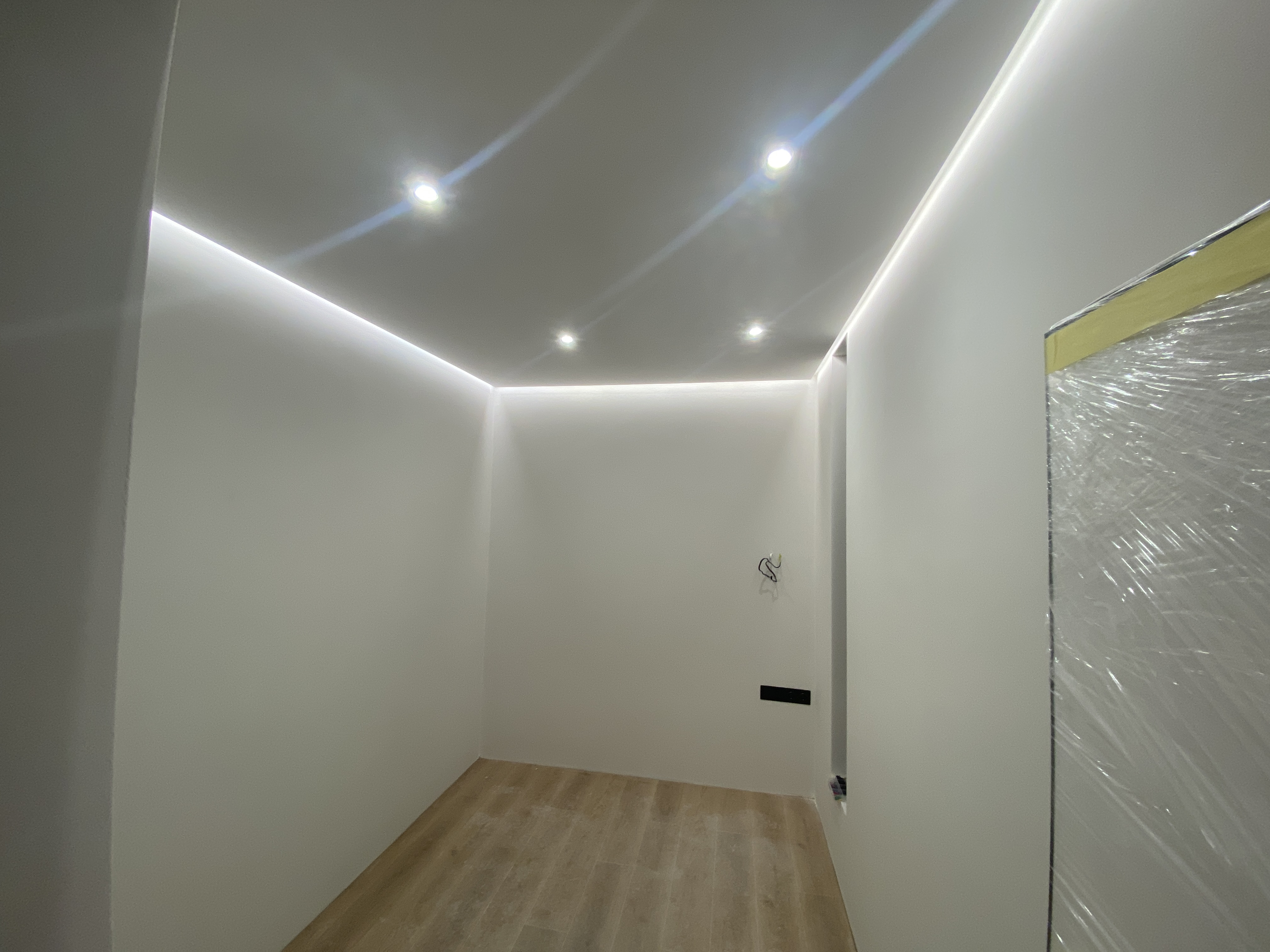 Фото Монтаж LED-освітлення та фурнітури