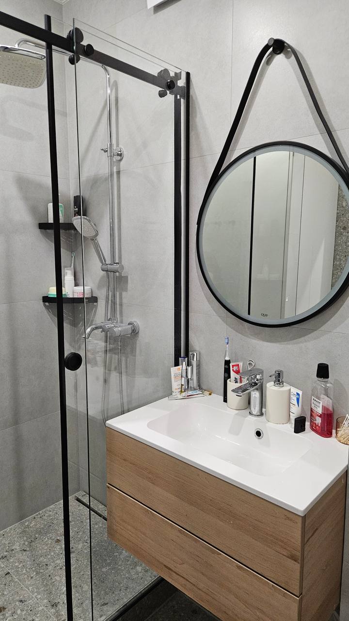 Фото Реалізувала проєкт квартири площею 27 м². Дизайн виконано під моїм авторським наглядом згідно затвердженого проєкту. Повністю контролювала ремонтні роботи, займалась підбором матеріалів, комплектацією, організацією доставок та всіма етапами втілення.