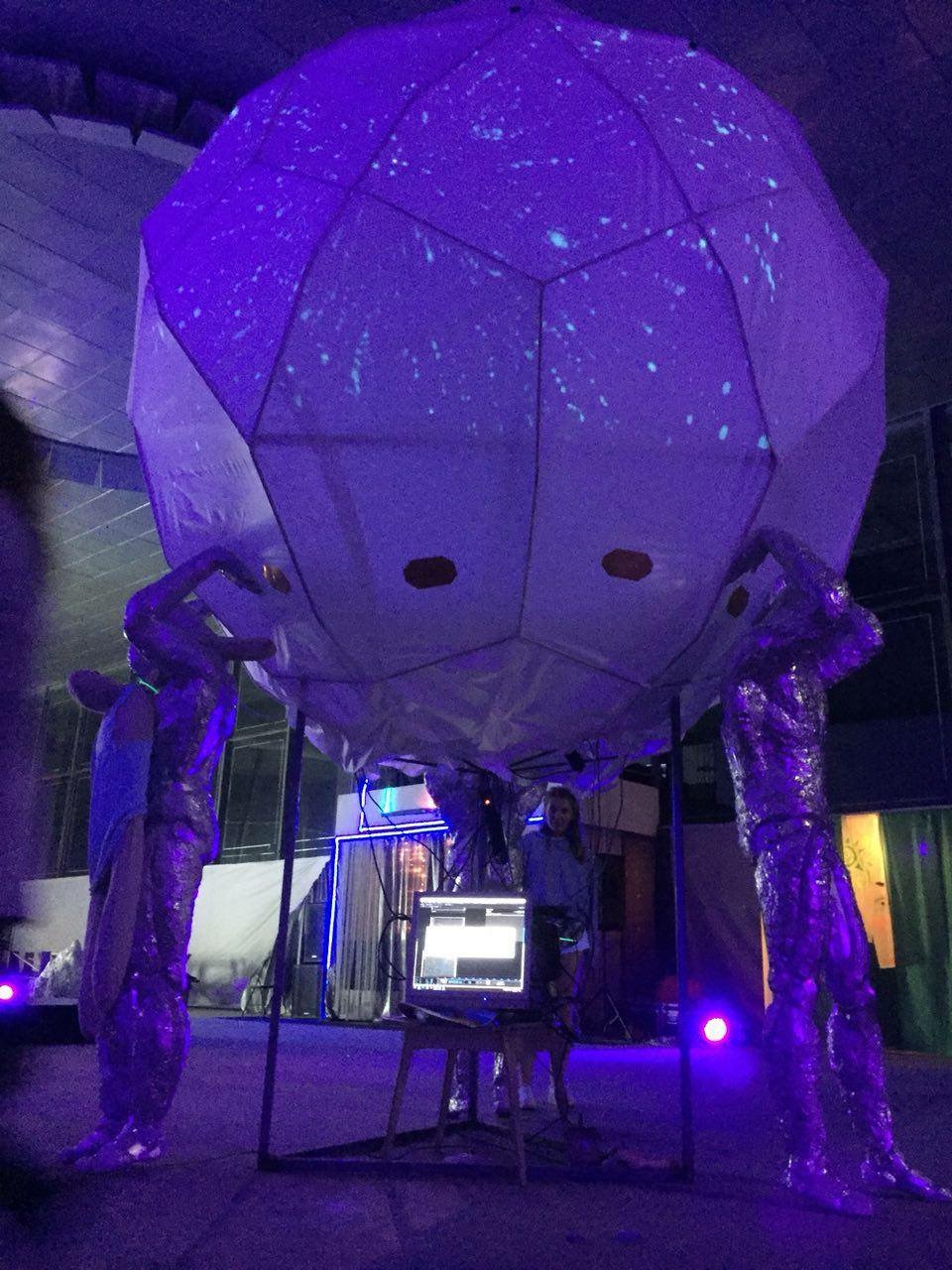 Фото Инсталляция Ai.Tlants. Также побывала в Америке на фестивале Burning Man. Моя часть была - projection mapping, а позже работа с умными диодами.