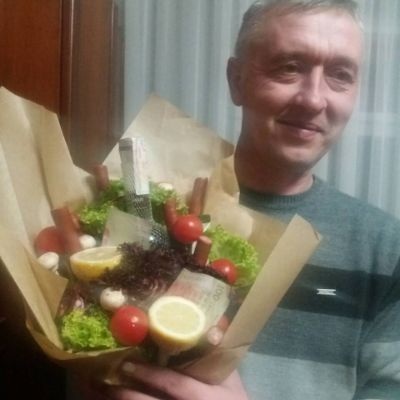 Фото Букет з коньяком,сиром,помідорчиками чілі,грибочками,лимончиком та ковбасками
Виконала роботу за півтори години 