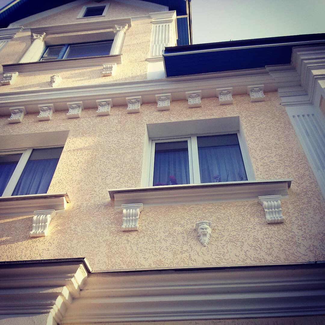 Фото Утепление , короед , покраска , установка гипсовых фигур .
Около месяца 