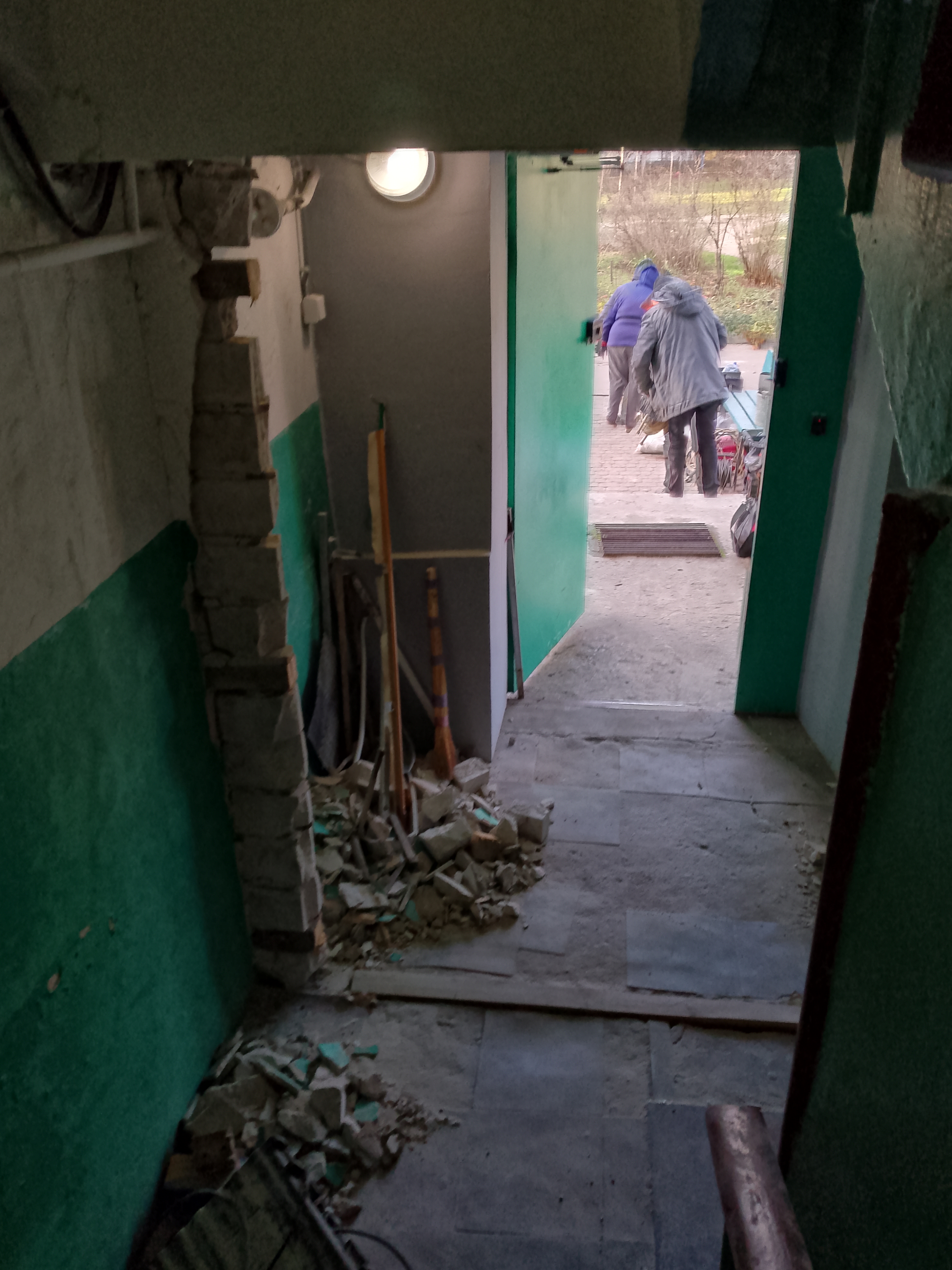 Фото демонтаж дверного блоку