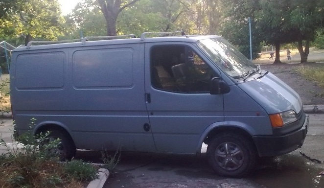 Фото Автоперевозки малогабаритных грузов. Машина Ford Transit. 
Характеристики автомобиля:
- Длина - 2.2 м
- Ширина - 1.5 м
- Высота - 1.4 м
- Объем - 5 м3
- Грузоподъемность - 800 кг
- Пассажирские места - 2 места