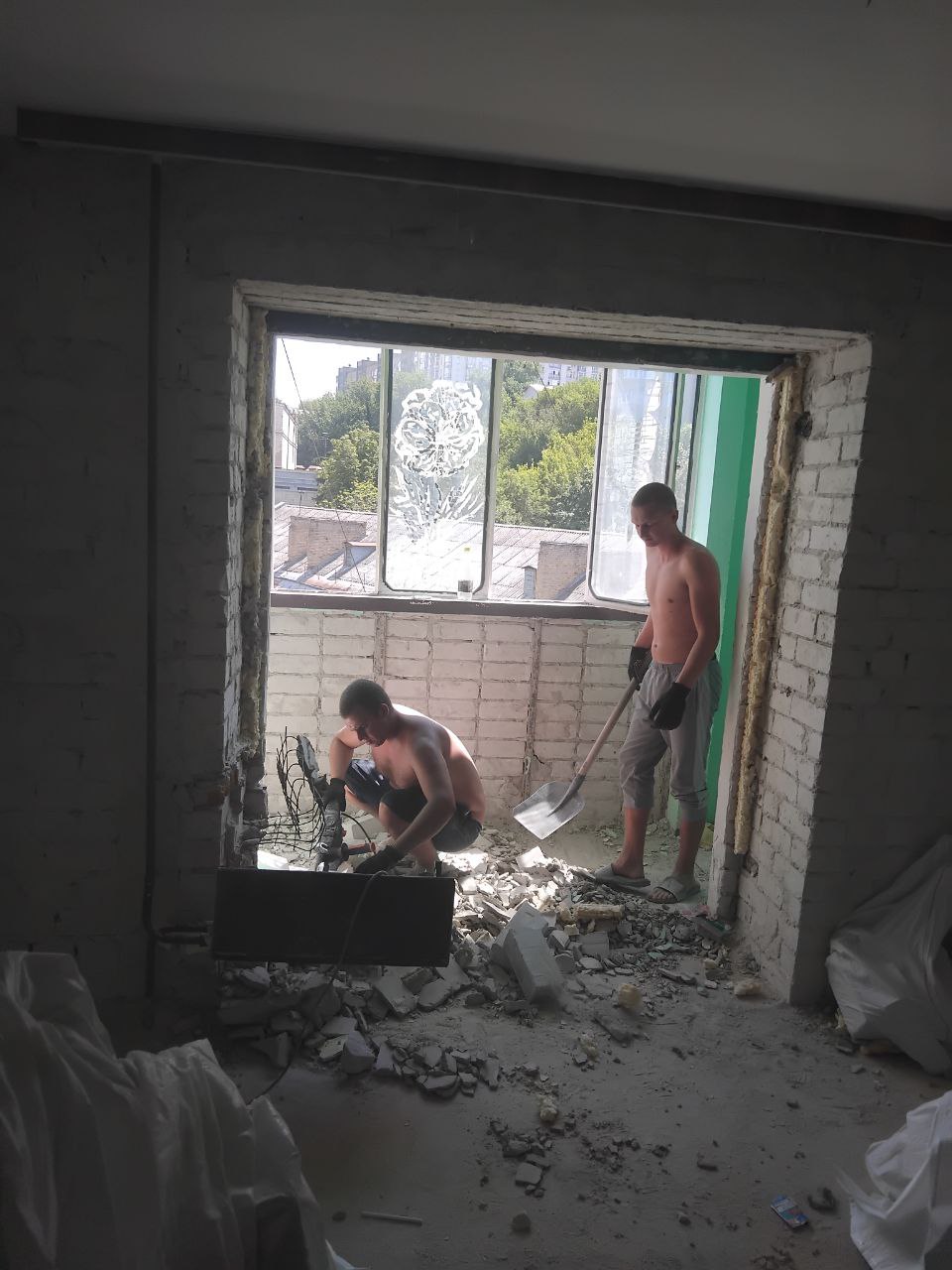 Фото Демонтаж стін та плитки