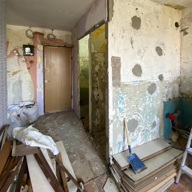 Фото Демонтаж плитки, дверных блоков, кладовой, Ванны бойлера обоев.