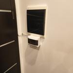 Підключення інверторів з батареями та зарядних станцій до мережі квартир та будинків 