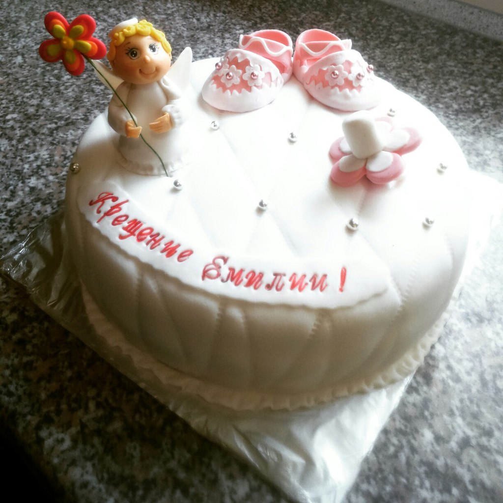Фото Торт выполнен из сладкой мастики. Все фигурки ручной лепки. Возможны разные начинки:
«Ніжність»
- класичний бісквіт
-сметанний крем
-фрукти( банани, ківі,ананаси, полуниця)

«Вишня в шоколаді»
- бісквітні шоколадні коржі
-масляний крем (+ згущене молоко)
-вишня з коньяком

« Горіхова казка»
-бісквіт ( класичний, шоколадний, мікс)
-масляний крем (варене згущене молоко)
-горіхи

Торт «Прага»
-шоколадні коржі
-шоколадно-масляний крем
-абрикосовий джем

«Насолода»
-бісквіт класичний
-крем (творожно-йогуртовий)
-фрукти( банани, ківі,ананаси, полуниця)

«Фруктова фантазія»
- класичний бісквіт
-вершковий крем +банан
-фрукти( банани, ківі, апельсин,персик, полуниця,виноград)- для декору зовні, закріплюється желе для тортів. 