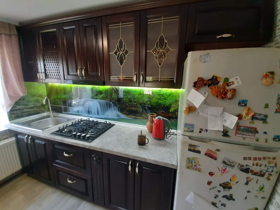 Фото кухня масив ясеня