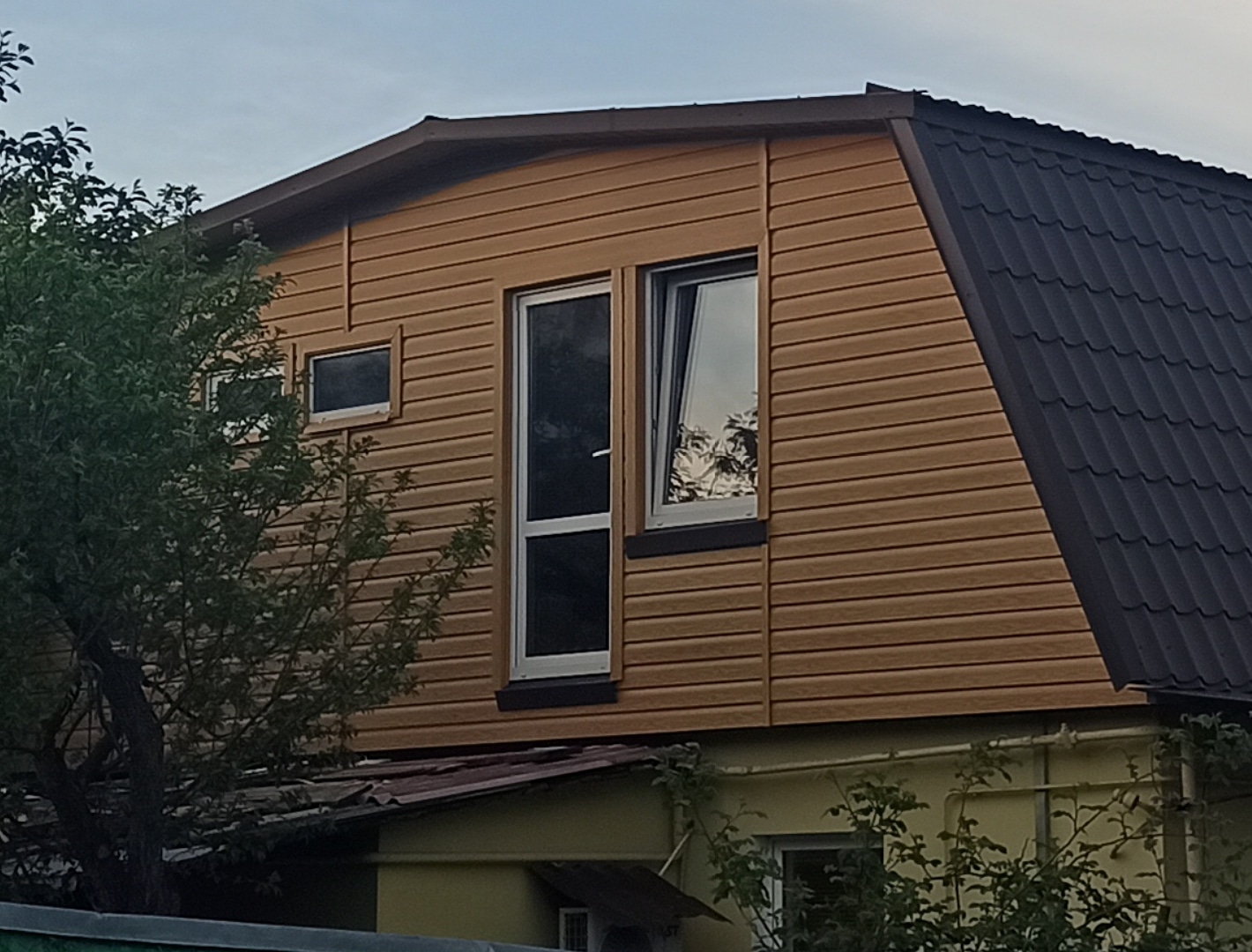 Фото Монтаж сайдингу.