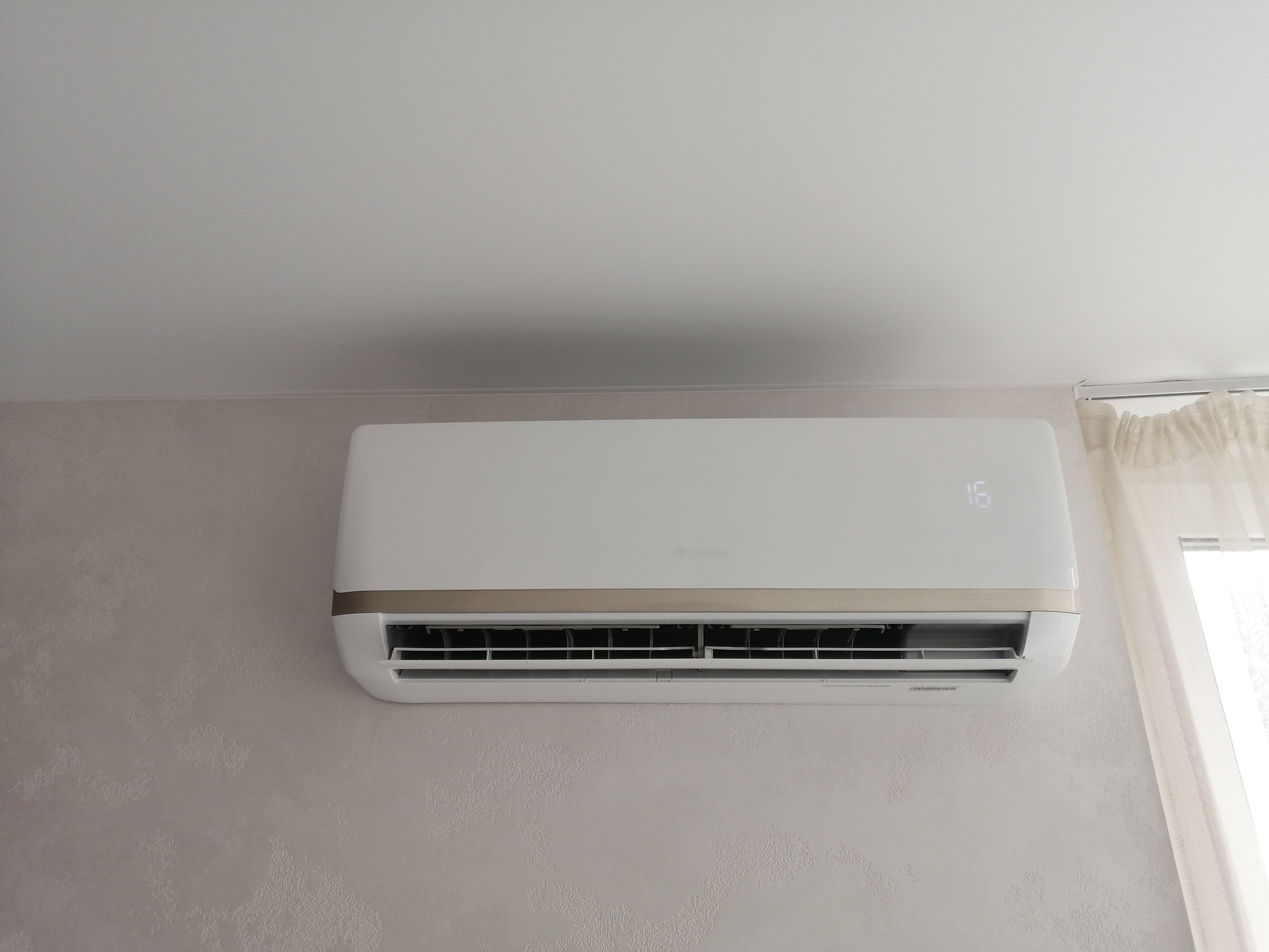 Фото Установка кондиционера домашнего Gree Bora 9 Btu на жк Британский квартал, Киев