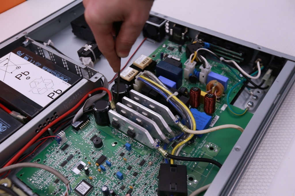 Фото Диагностика и ремонт: Инверторов, Источников бесперебойного питания, Зарядное устройство, UPS 1