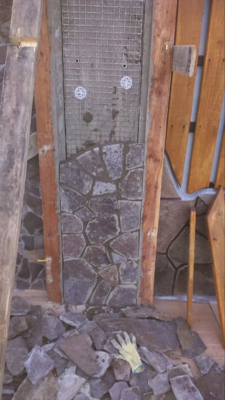 Фото колана з закарпатського камня в процесі