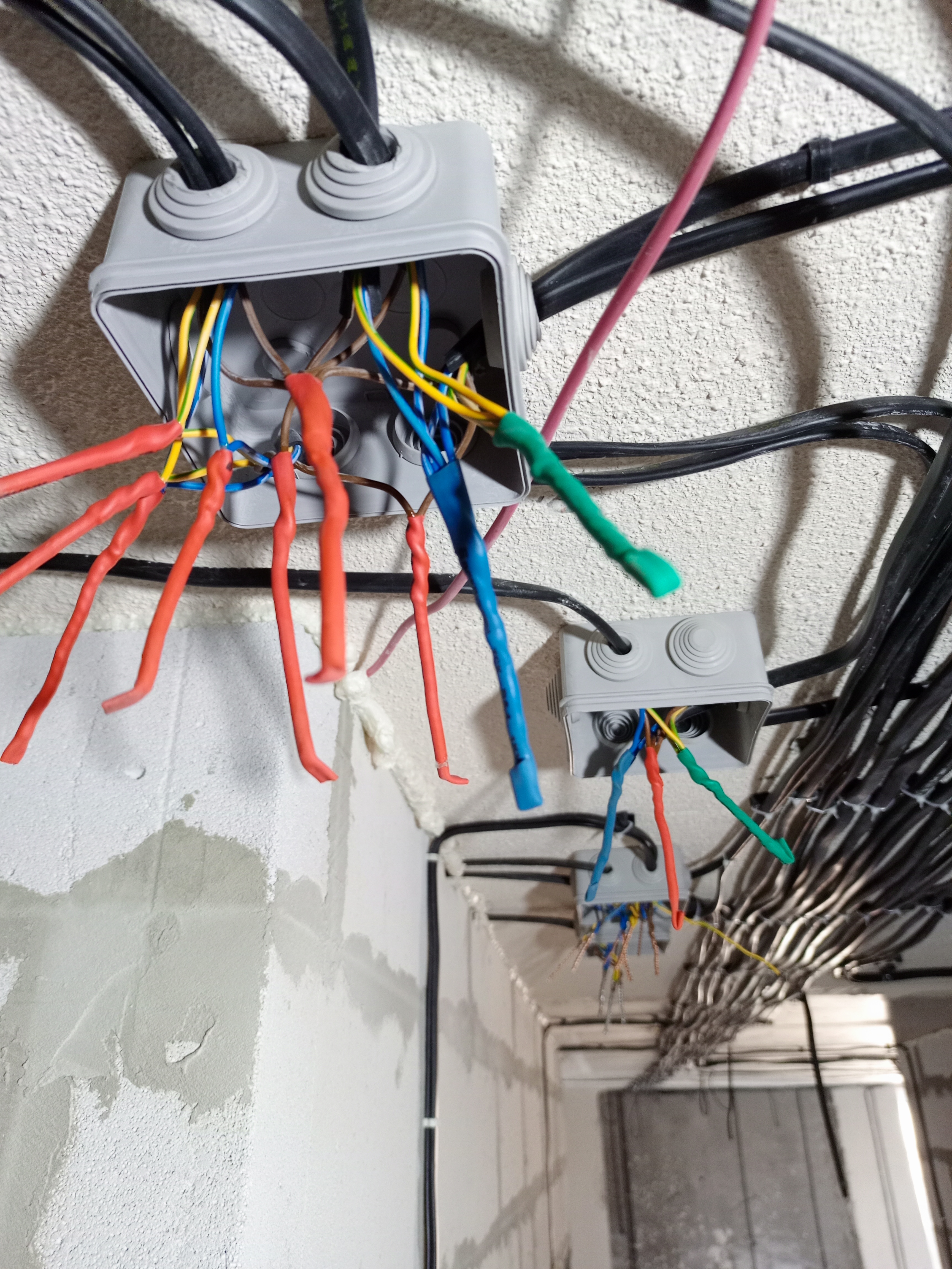 Фото монтаж , розпайка коробок 