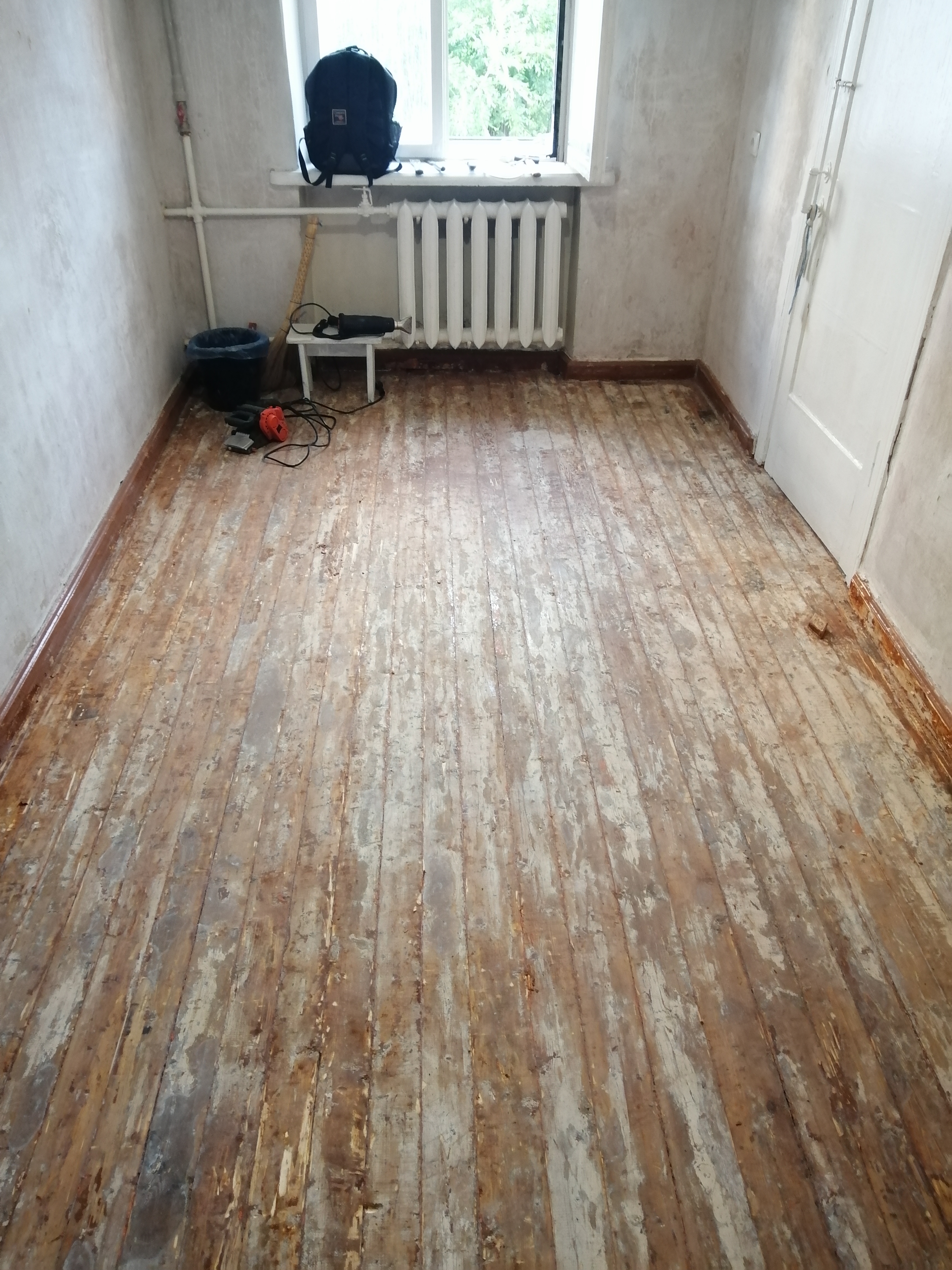 Фото З підлоги знята краска