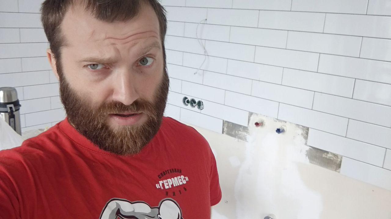 Фото Демонтаж плитки кухонного фартука, для работ сантехников, с последующей установкой новой плитки