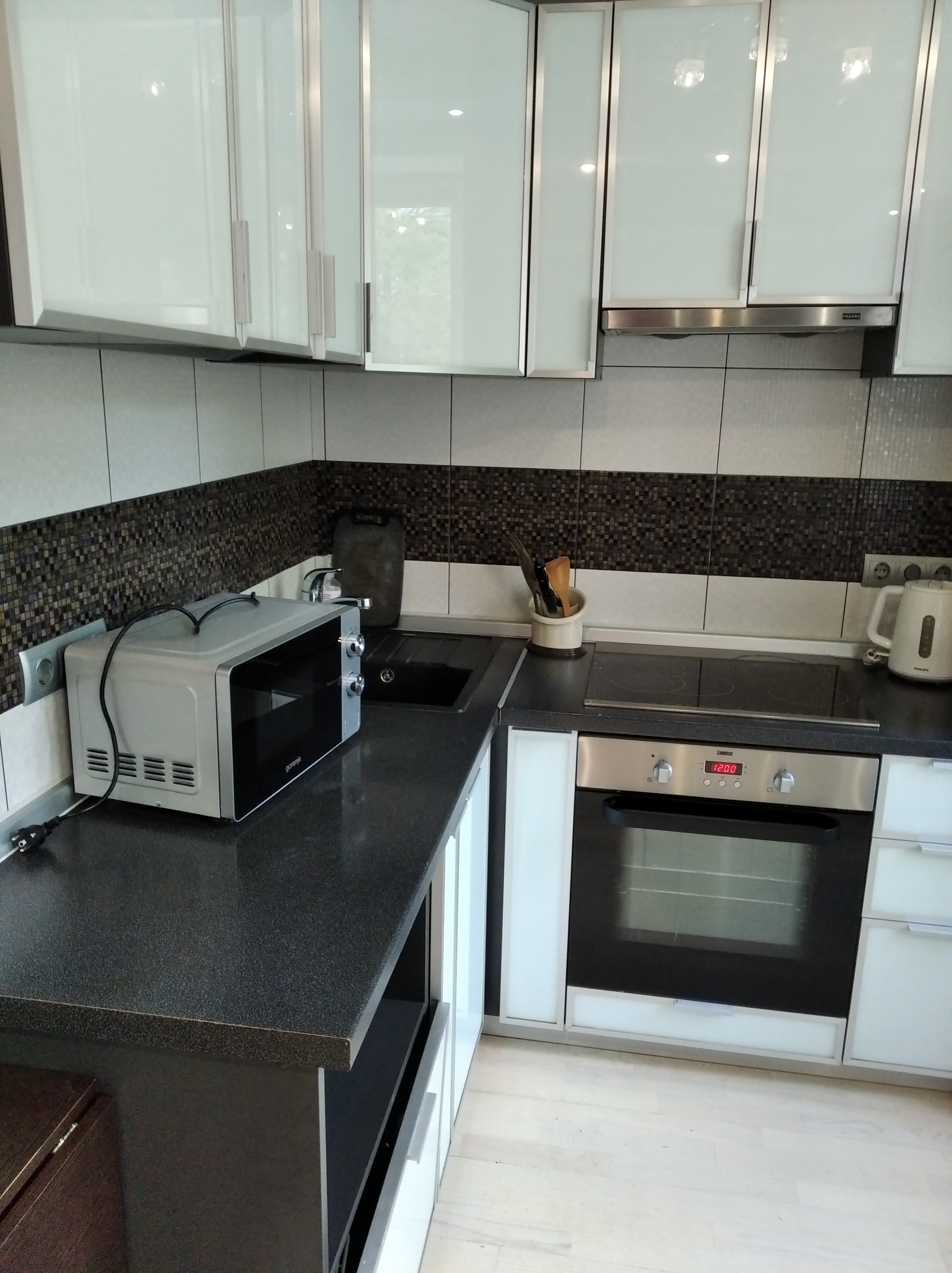 Фото Прибирання кухні(мийка холодильника,плити,духовки,кухонного фартуха,стін ). Впоралась за 1годину 20 хв.