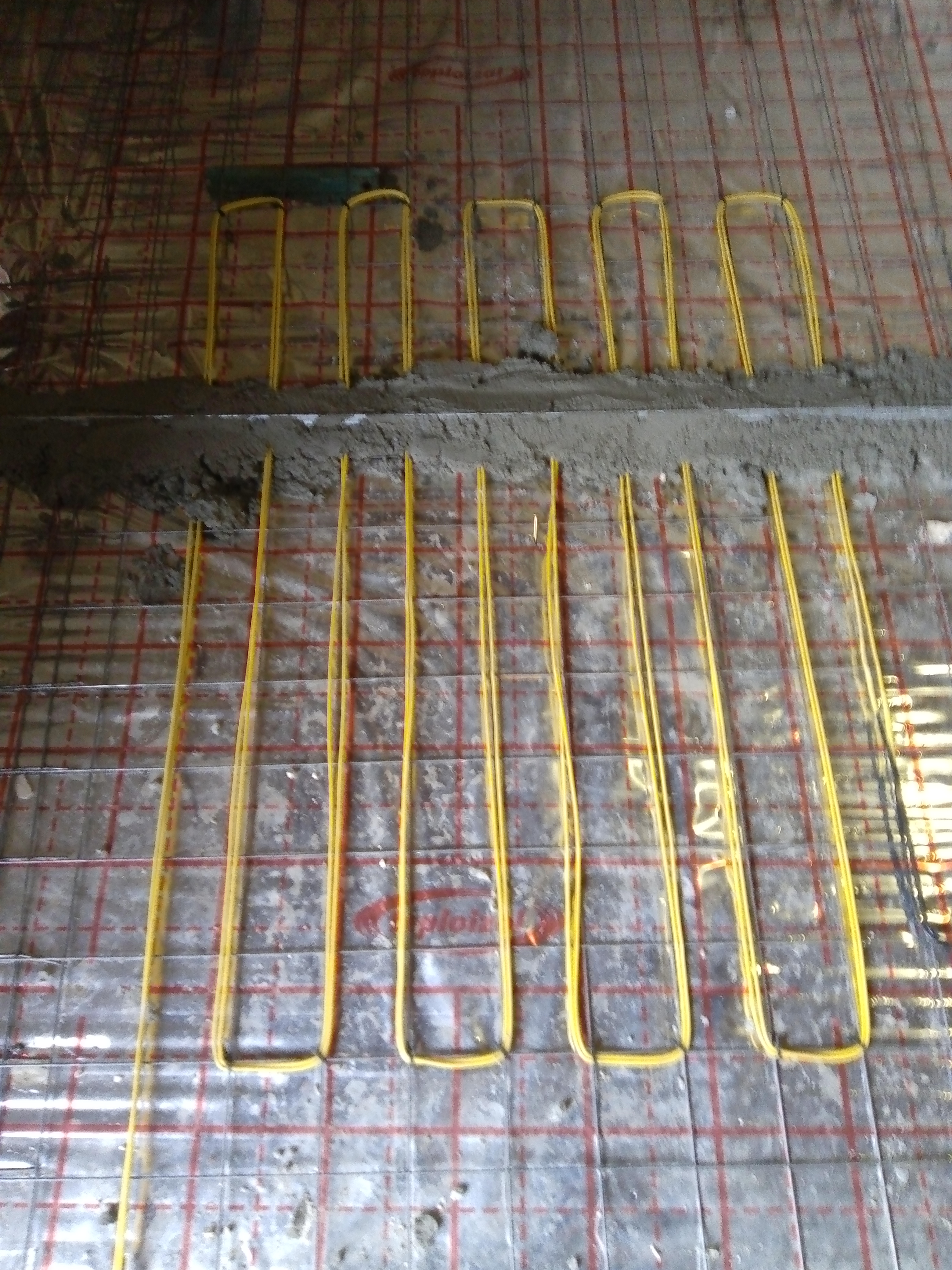 Фото Монтаж электрического теплого пола 