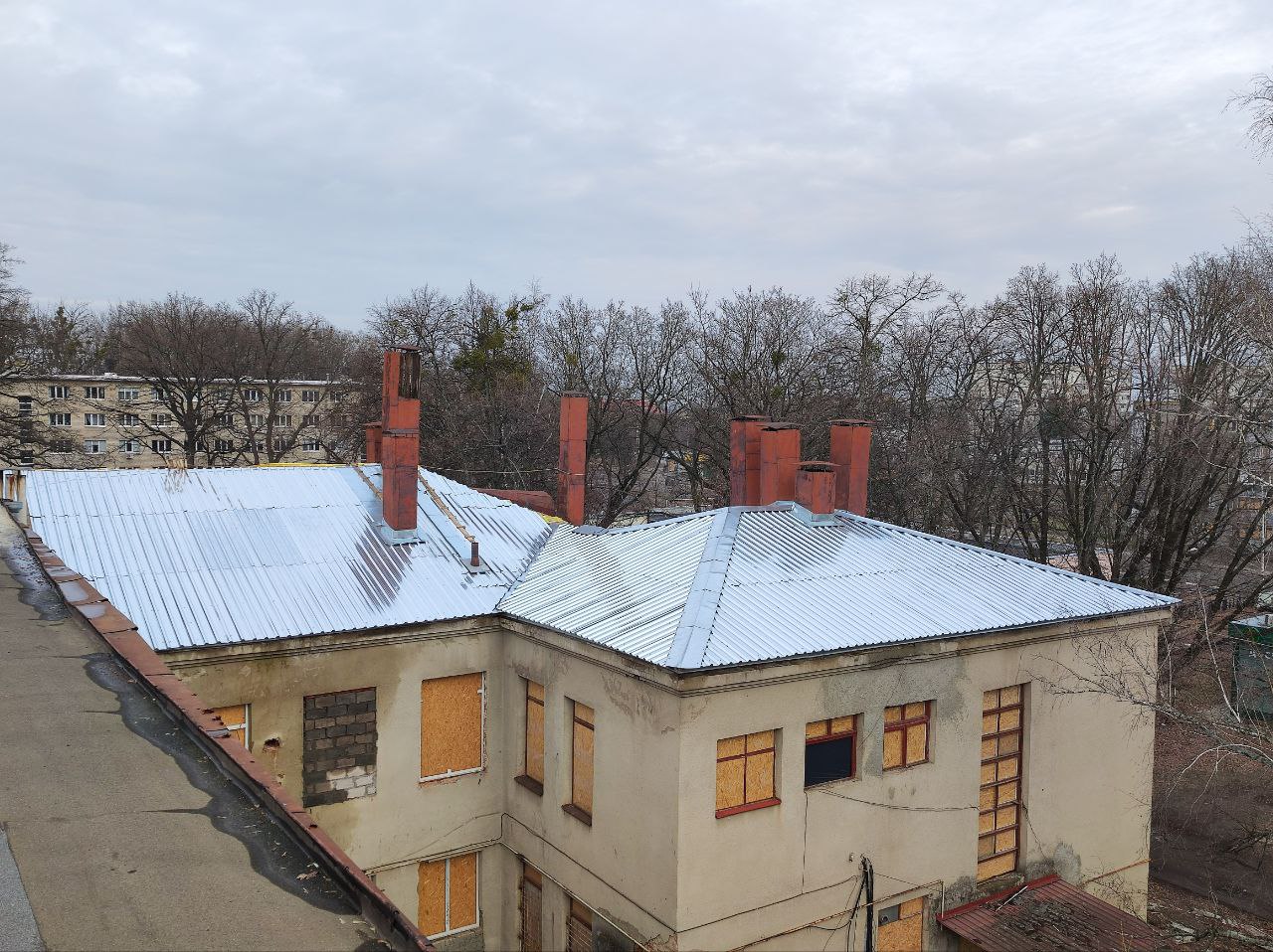 Фото Ремонт покрівлі. Ремонт даху. Послуги покрівельника. 1