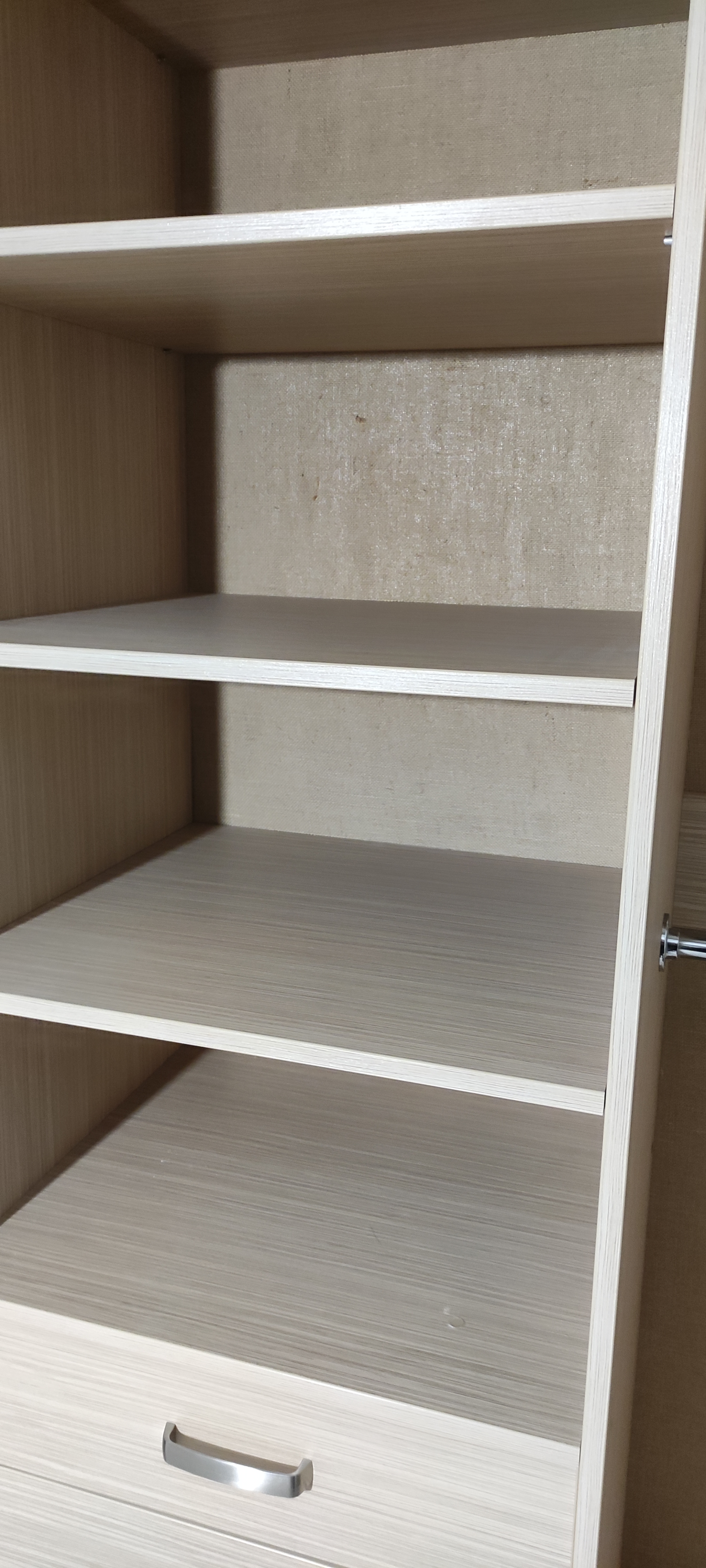 Фото перевезення і збірка гардеробу, з виготовленням і обклеєнням задньої стінки тканиною