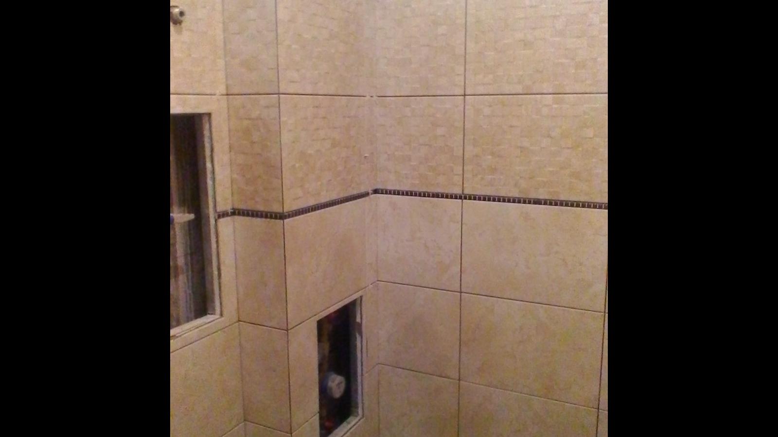 Фото Кладка плитки санузел в магазине 20м2, (подрезка под <45*) ,работа 5 дней.