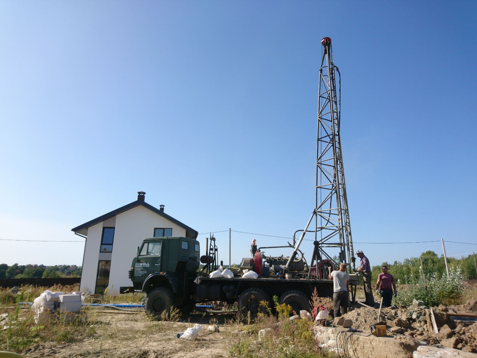 Фото Бурение сеноманского водоносного горизонта, глубиной 124 метра, в две колонны, в Иванковичах, Васильковского района, Киевской области.