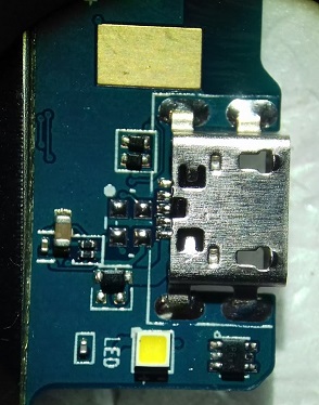 Фото Демонстрация качества замены гнезда зарядки (микро-usb).
Качество материалов, инструмента и прямые руки дают отличный результат )