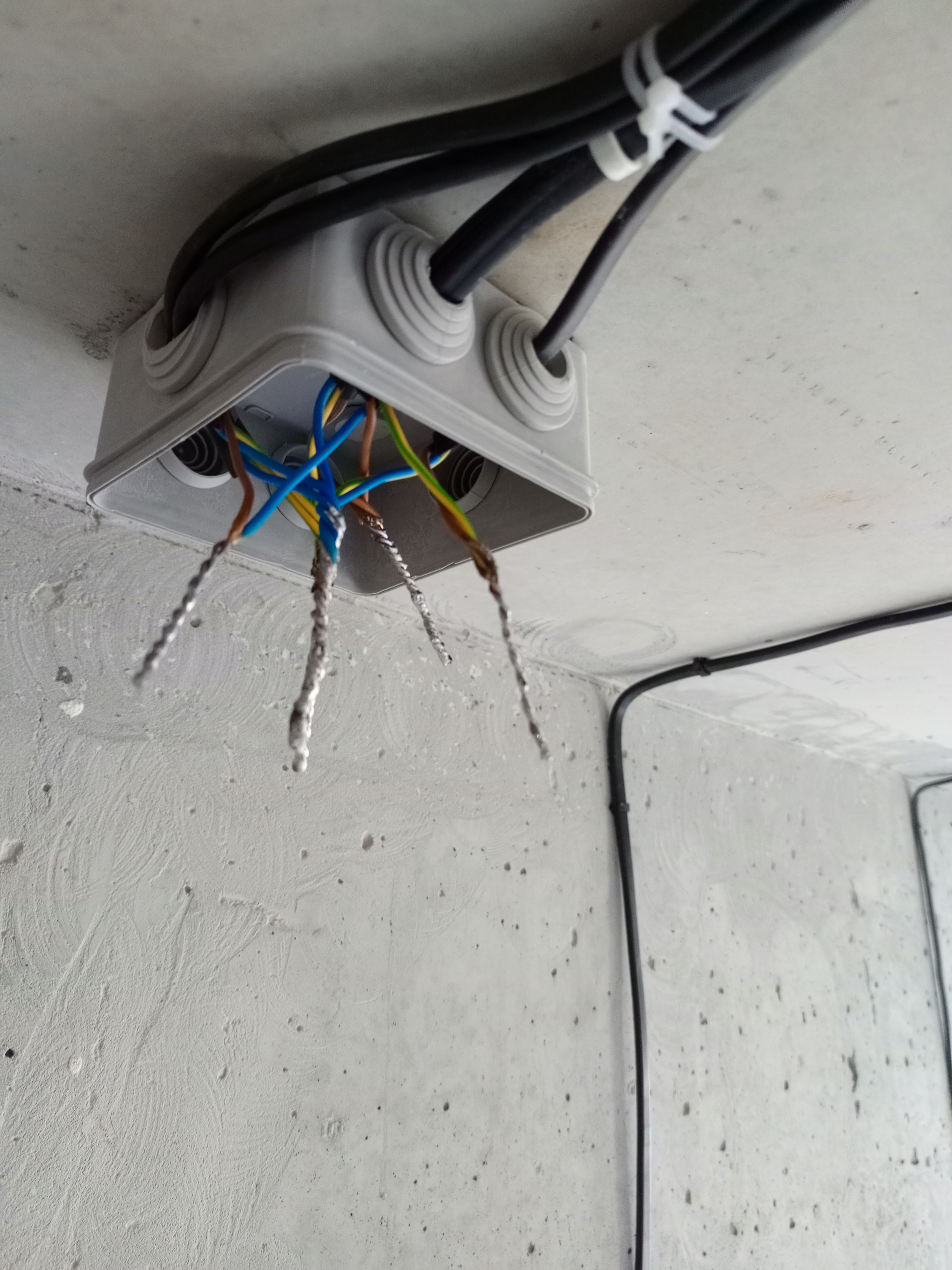 Фото монтаж , розпайка коробок 