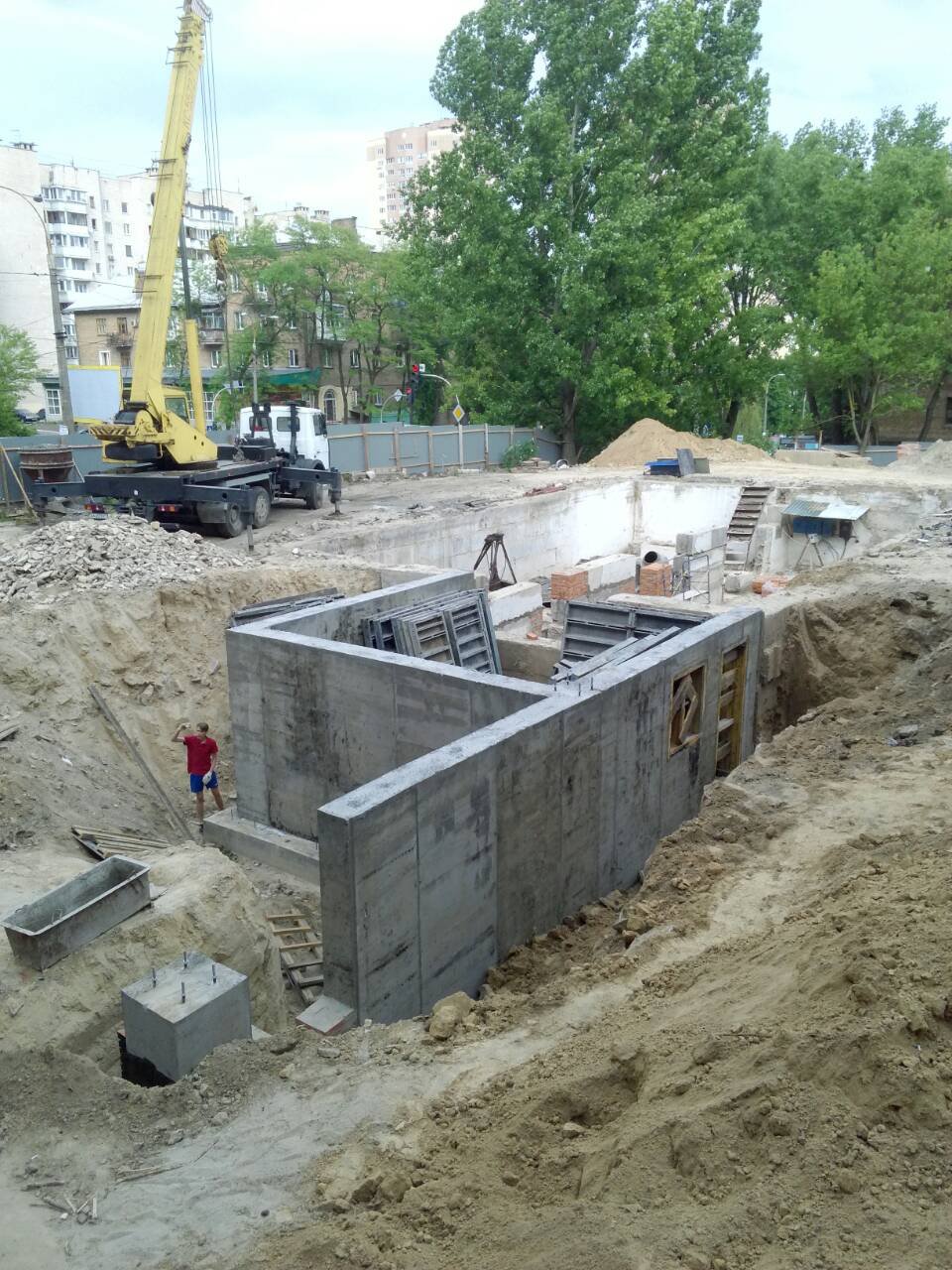 Фото Будівництво та часткова реконструкція існуючої споруди в майбутньому під будівлю магазину АТБ по вул Науки м.Київ.
