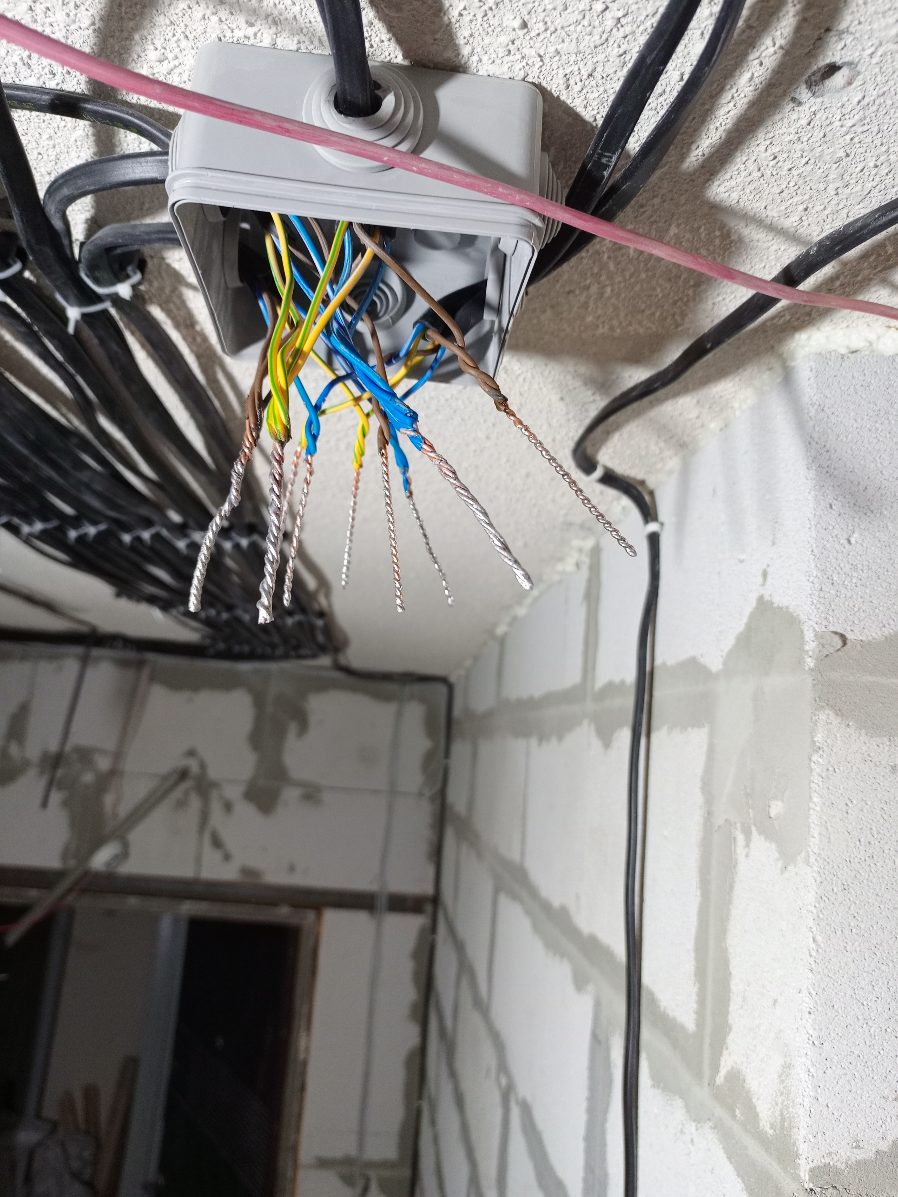 Фото монтаж , розпайка коробок 