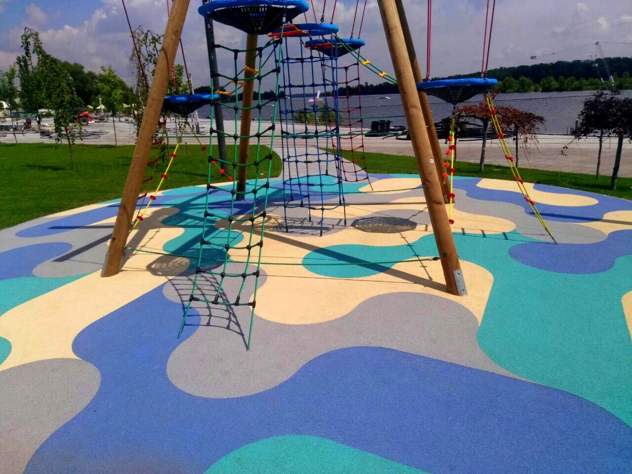 Фото Монтаж гумового покриття з гарантією в Україні 1