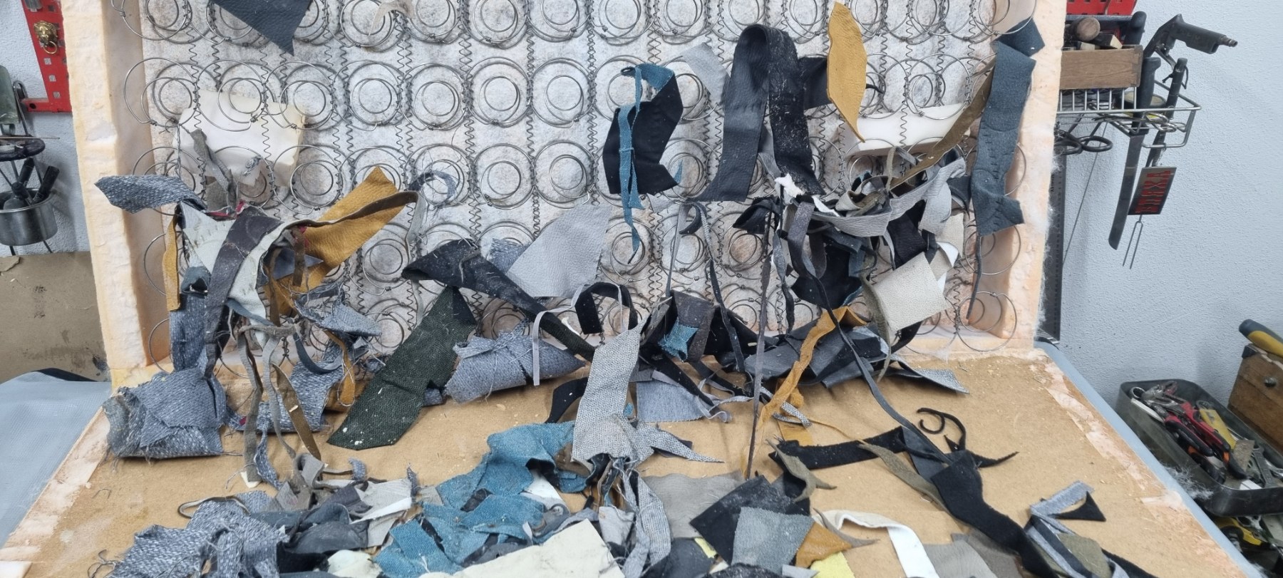 Фото Усунення скрипу дивану