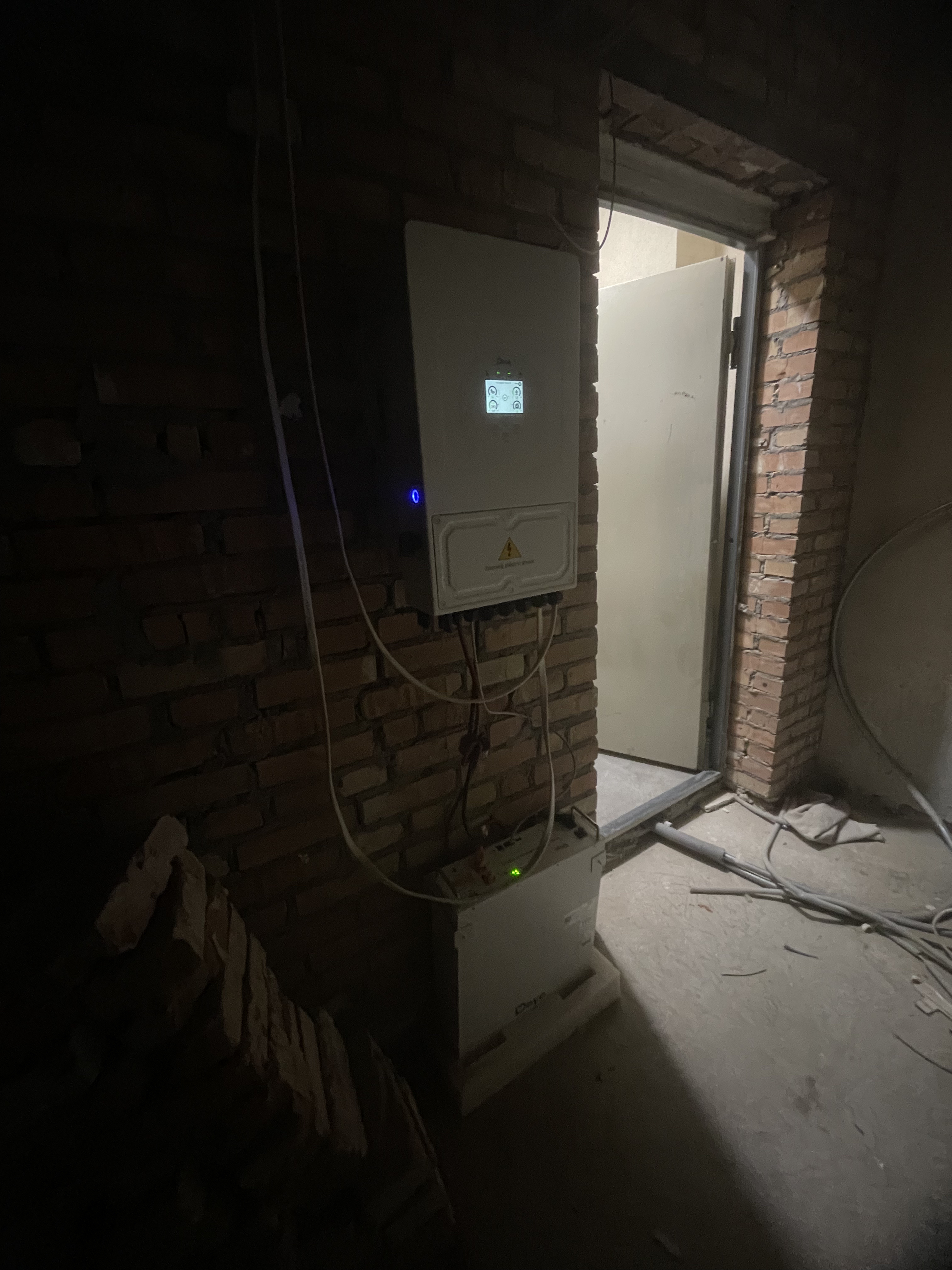 Фото монтаж інвертора 