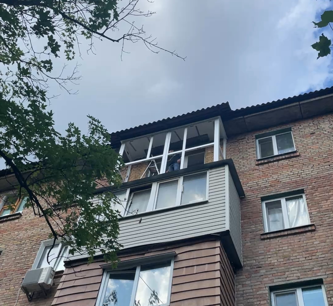 Фото Монтаж Французького Балкону «П»Образний