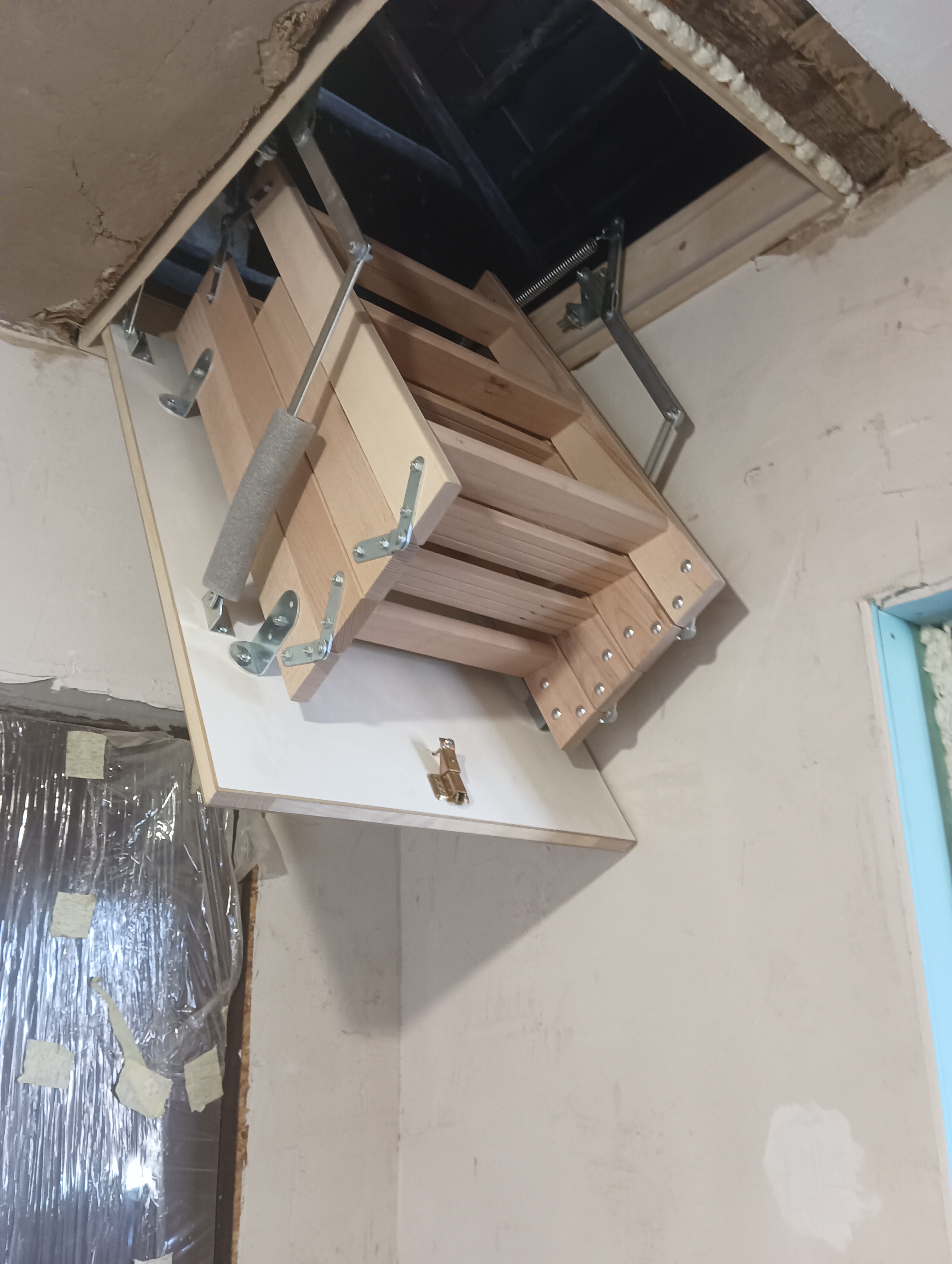 Фото чердачна драбина