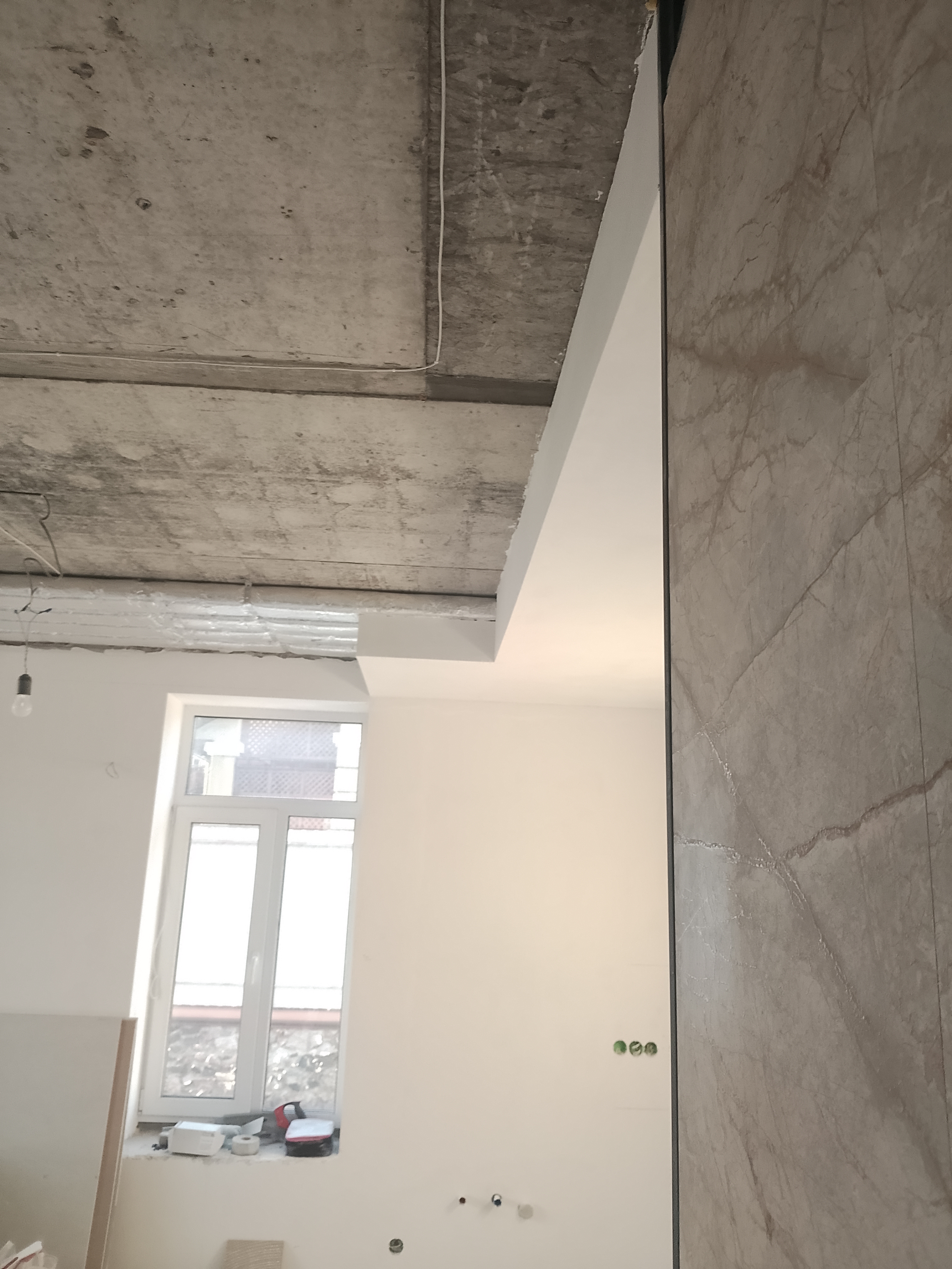 Фото короб з гіпсокартону підготовлений під фарбування 